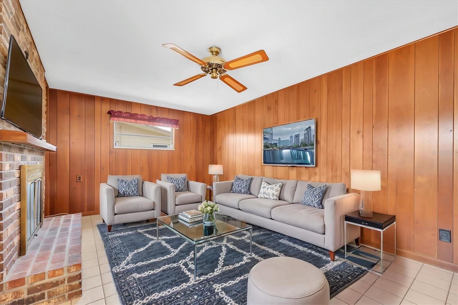 family room (virtual staged)