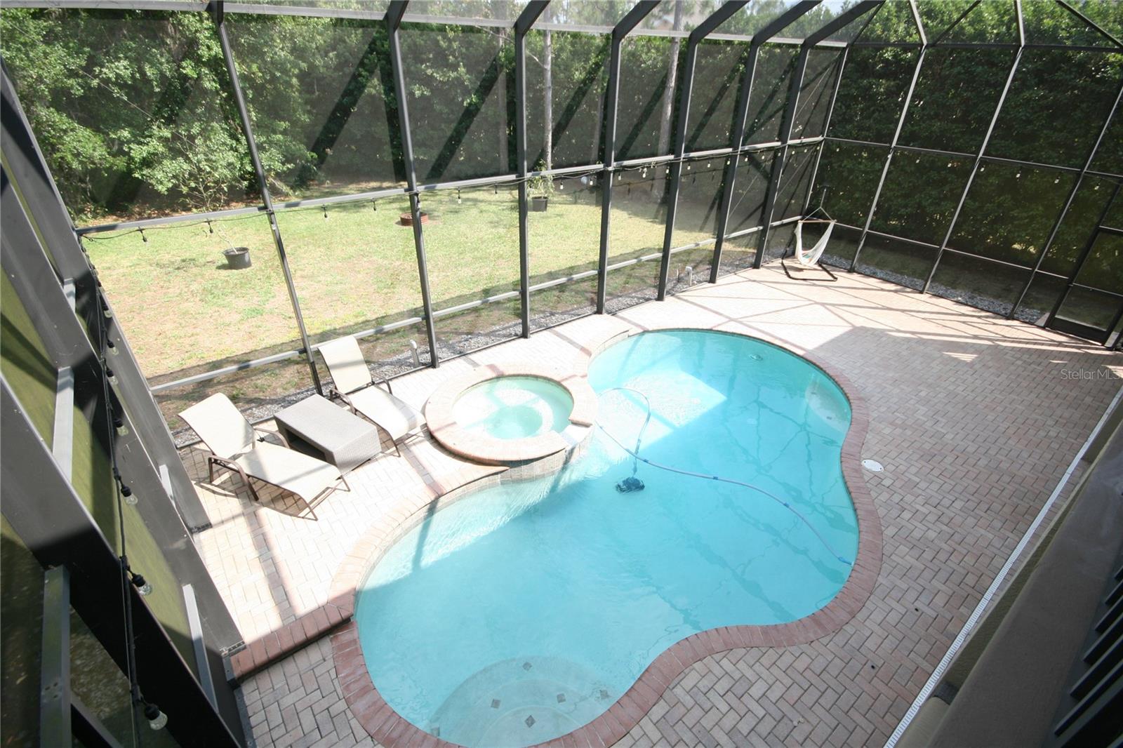 Very private Backyard!!