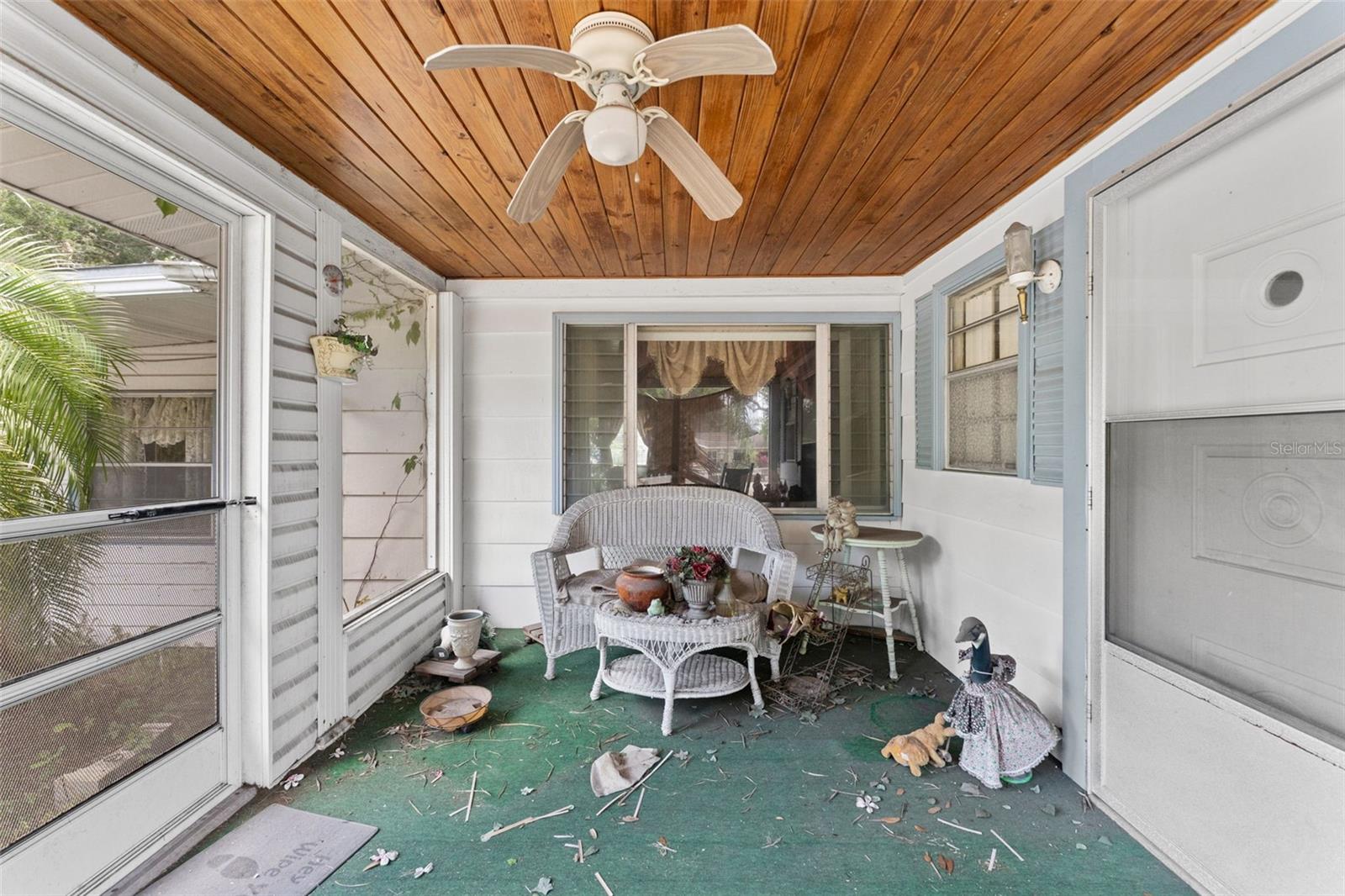 Lovely Florida Room!