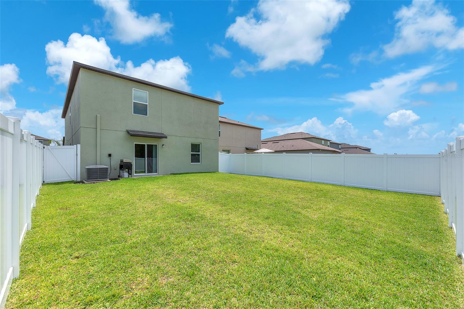 Large Fenced Yard