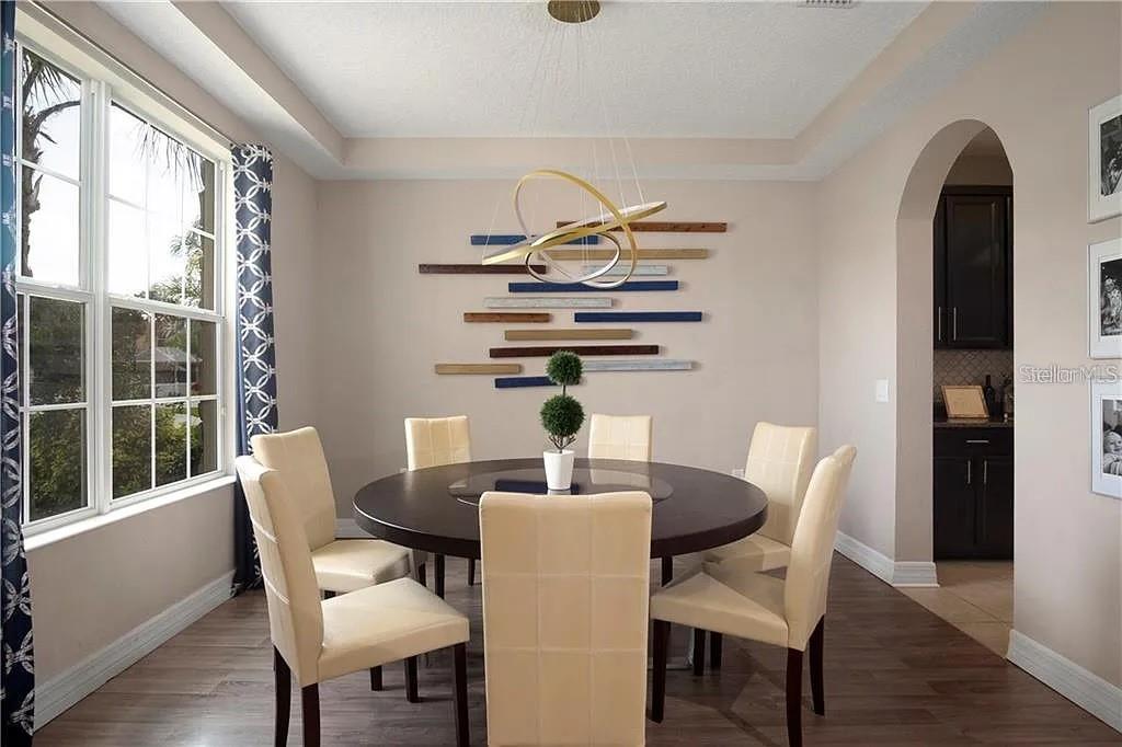 Formal Dining/sitting room