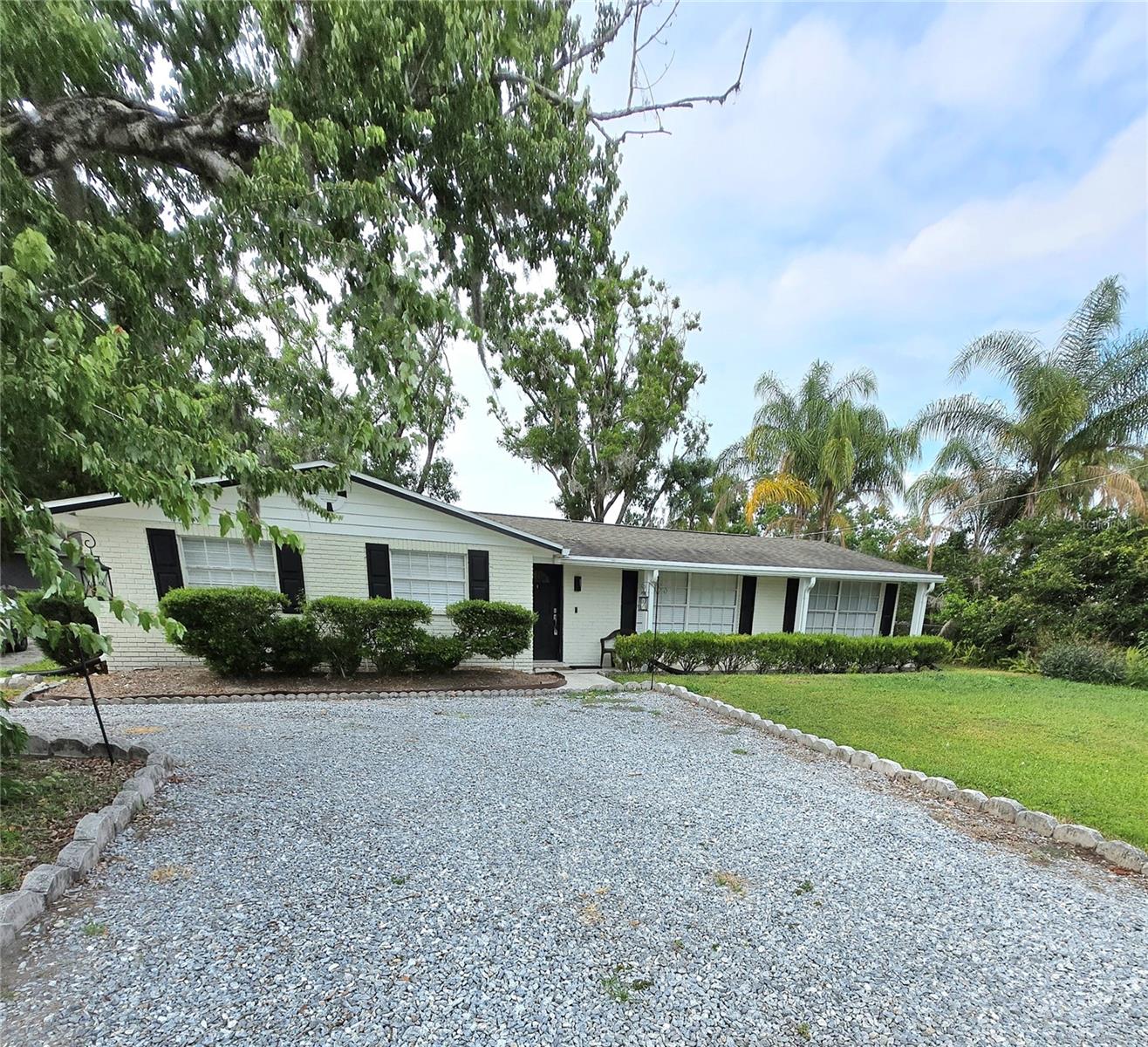 Spacious front yard