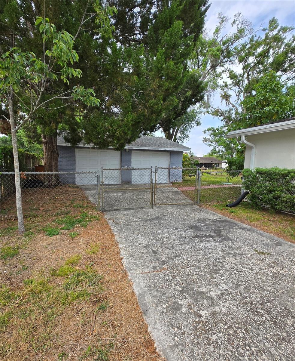 Detached 2-car garage