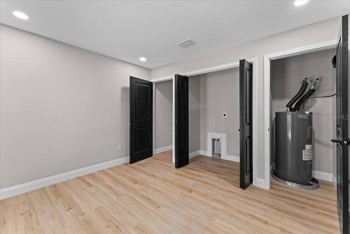 Sunroom/Laundry