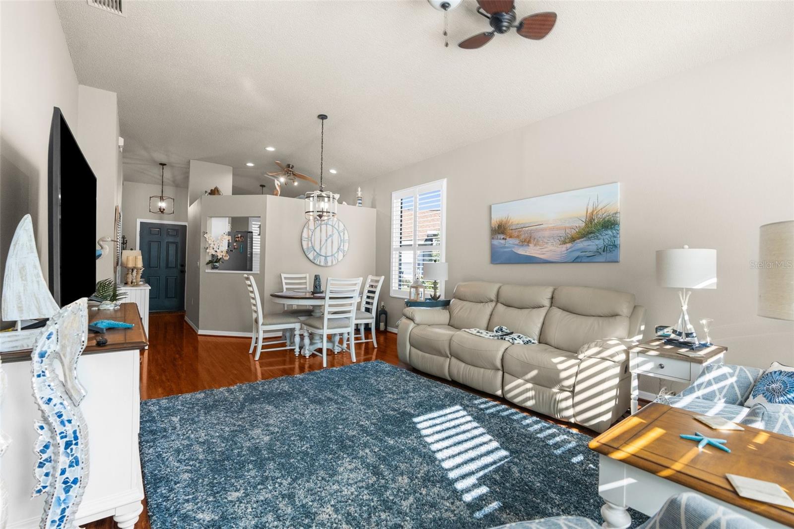 Living Room/Dining