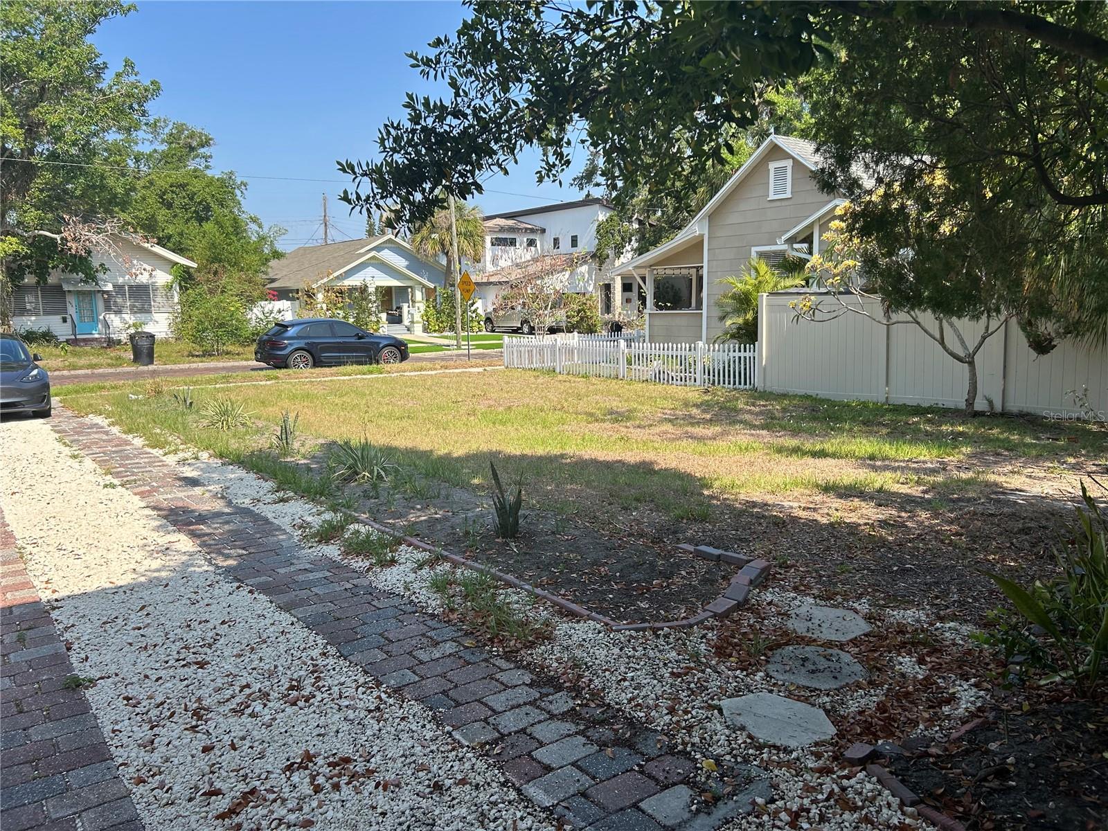 BUILDABLE LOT
