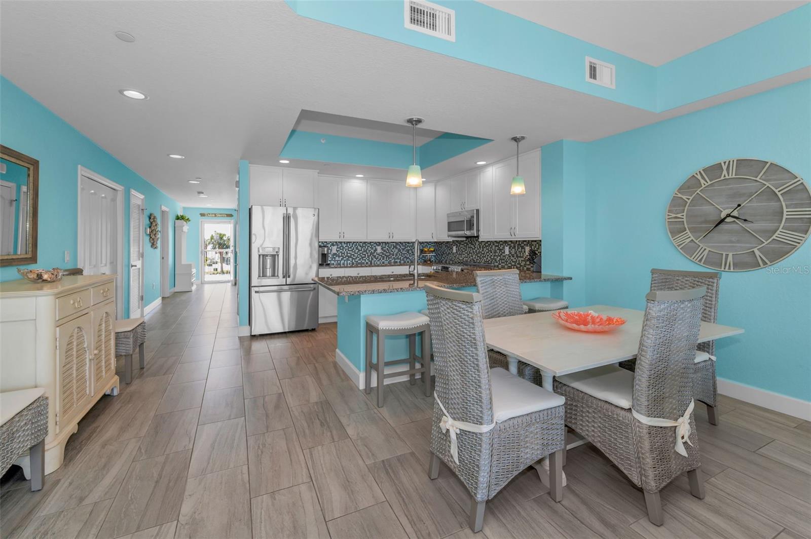 Kitchen & Dining Area