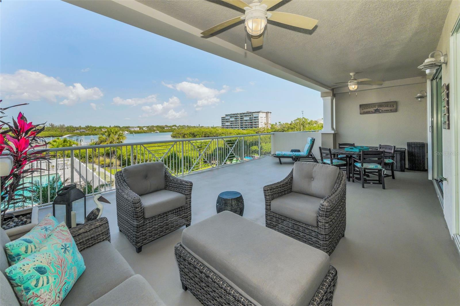 Huge, Expansive Balcony!