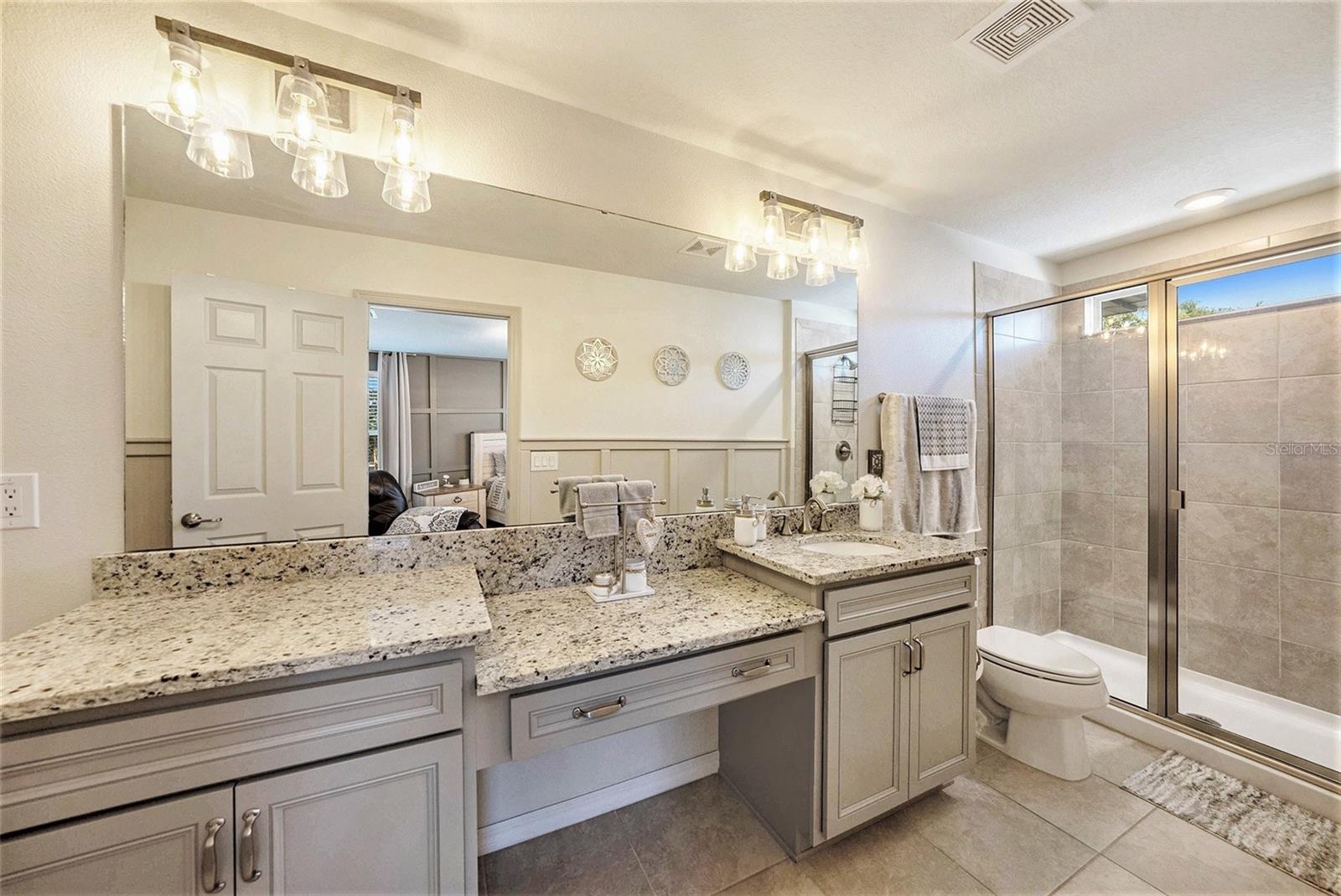 Owners en suite bath