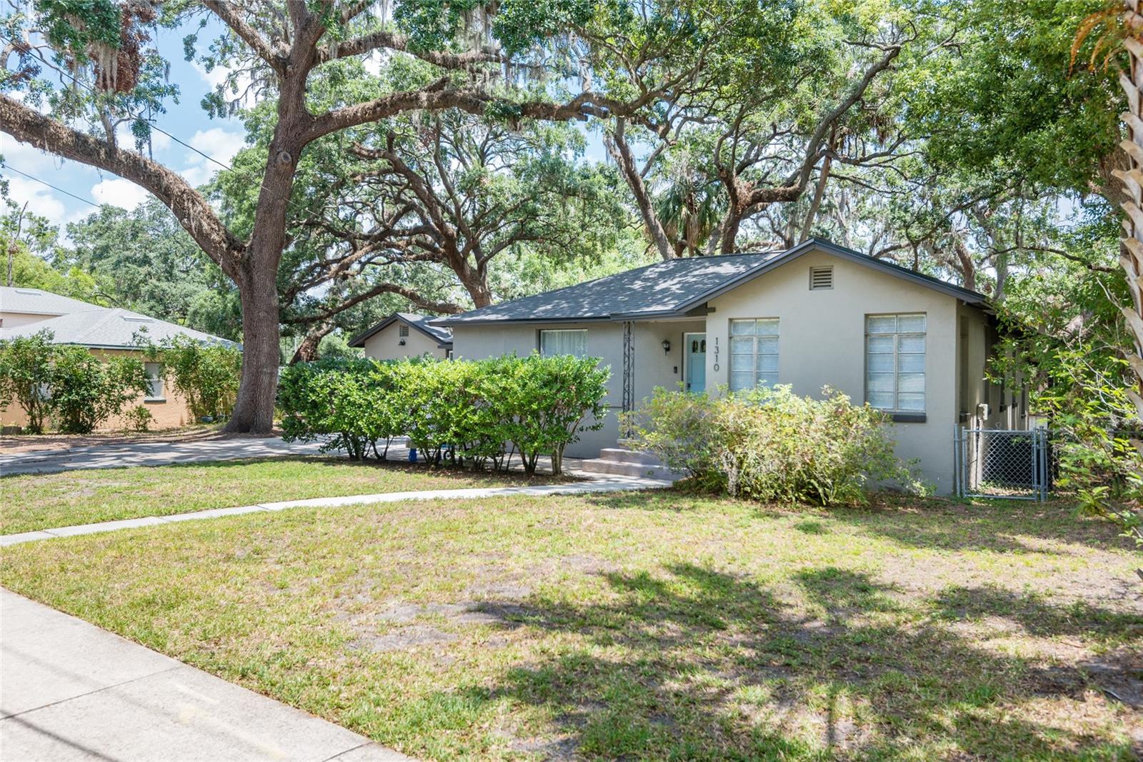 large front yard too!