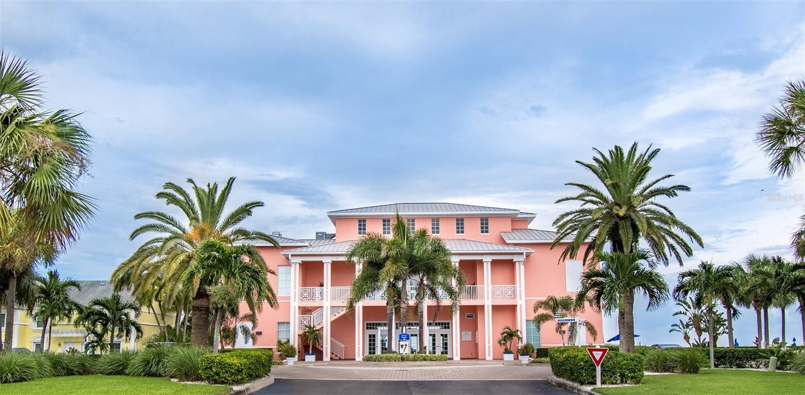 CLUBHOUSE AND BAR