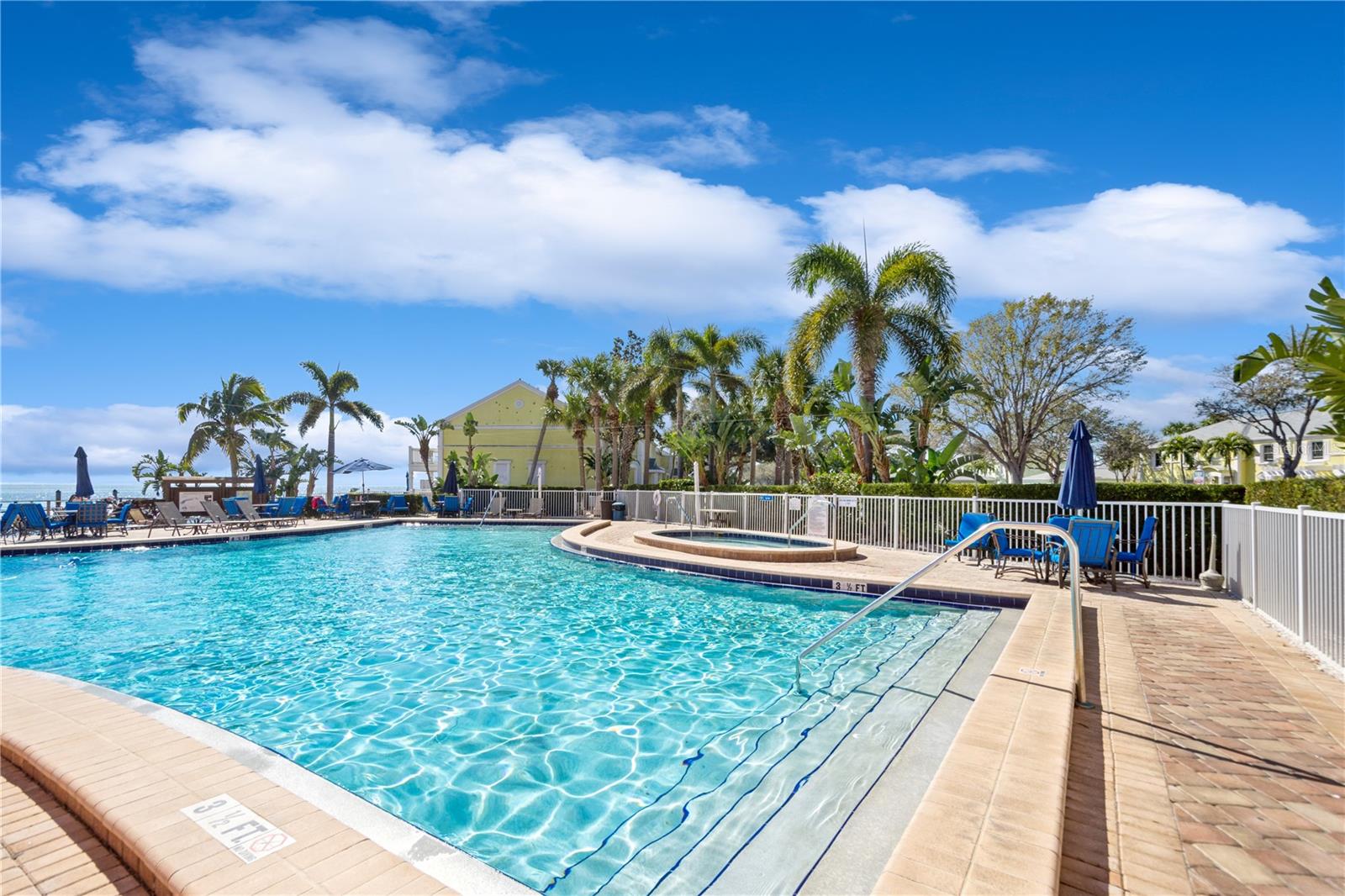 BAY HEATED POOL