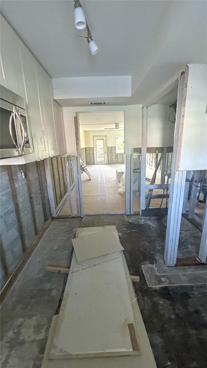 Kitchen with two entry points