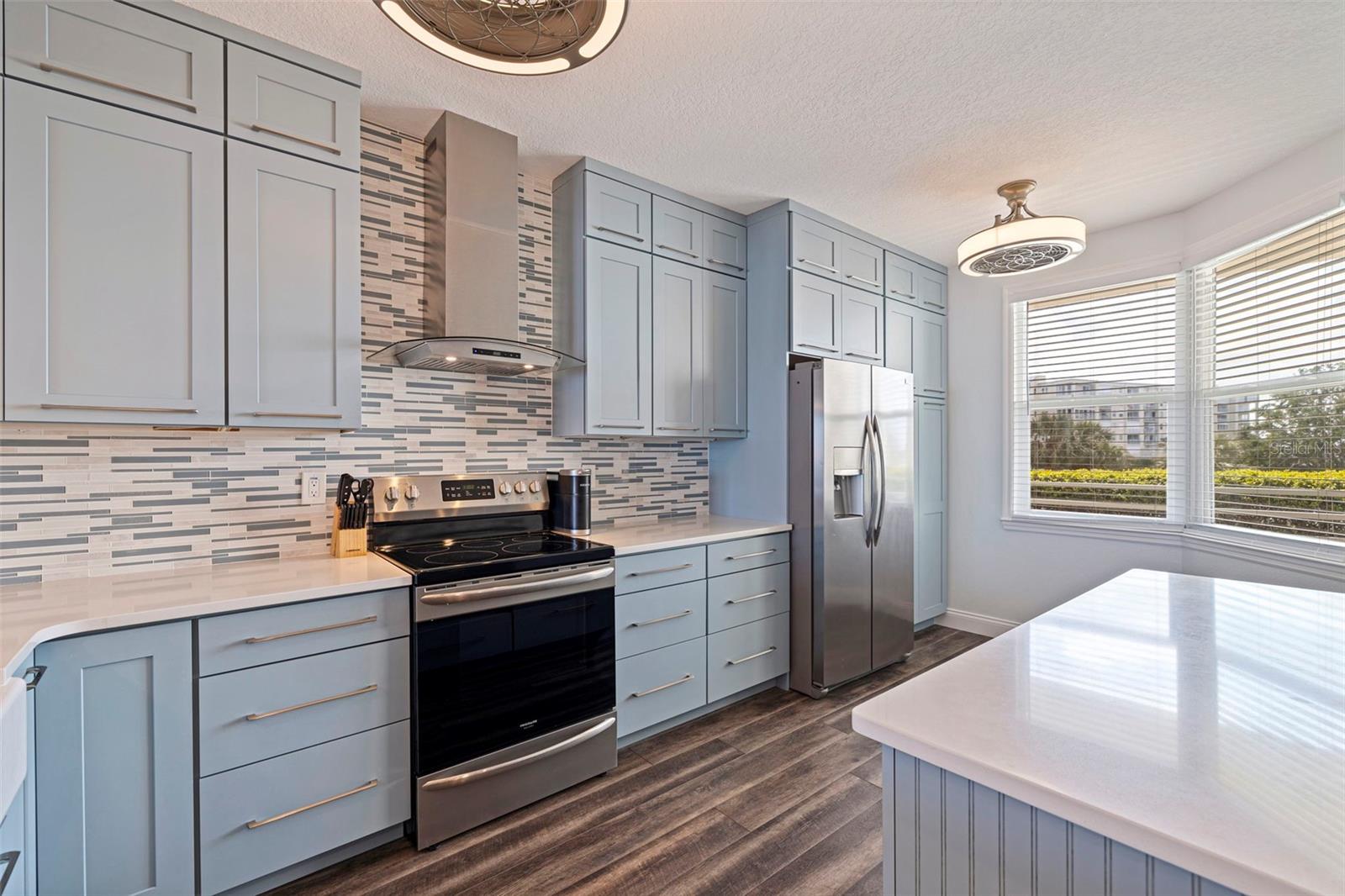 Thomasville Custom Collection Cabinetry that goes all the way to the Ceiling! Soft Close Cabinets and Drawers
