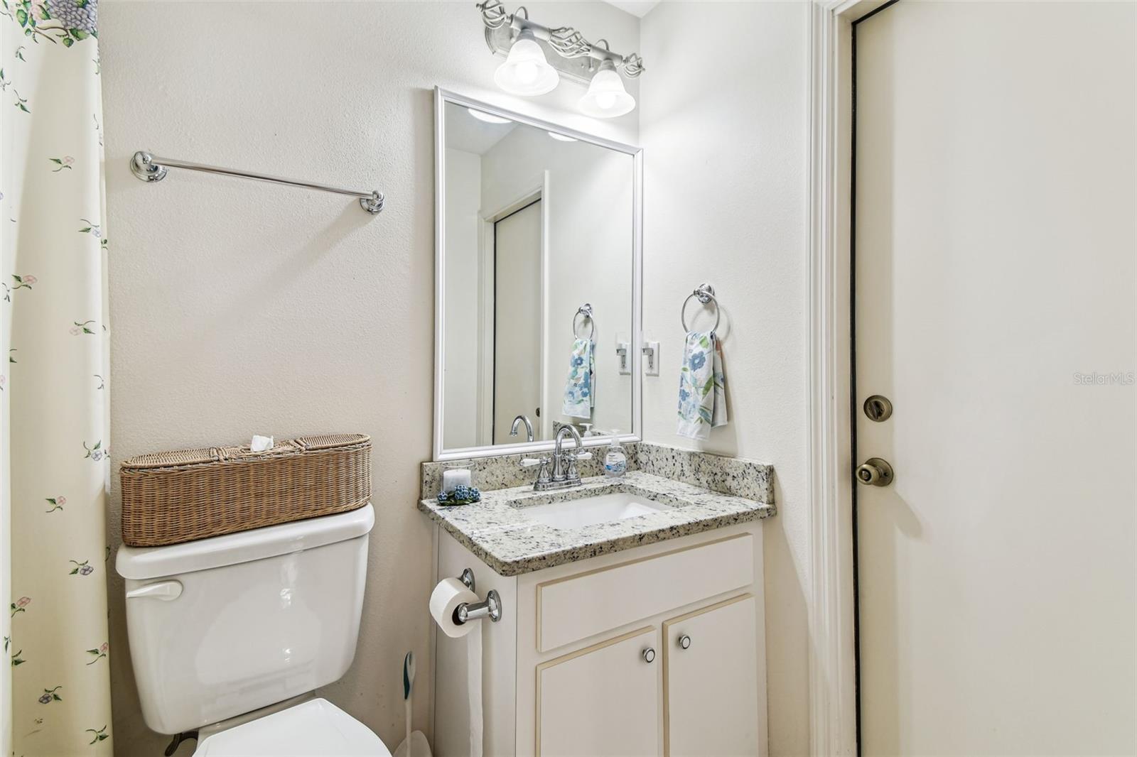 2nd full bath with access to the lanai