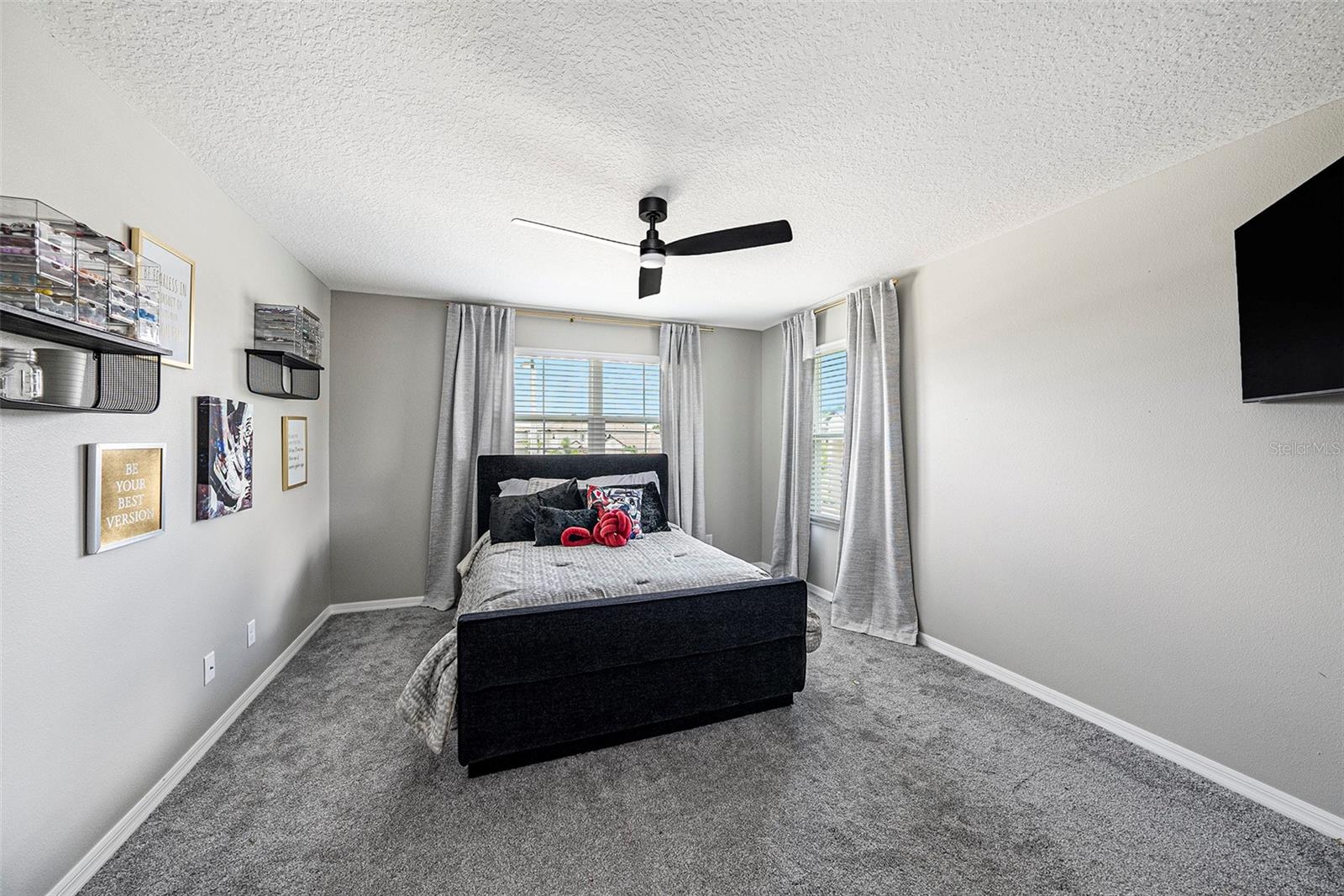 Secondary bedroom 2nd floor with walk-in closet