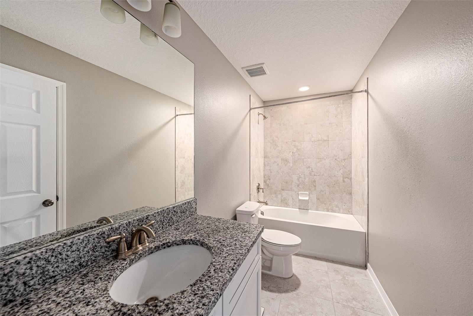 Full bathroom - 2nd floor