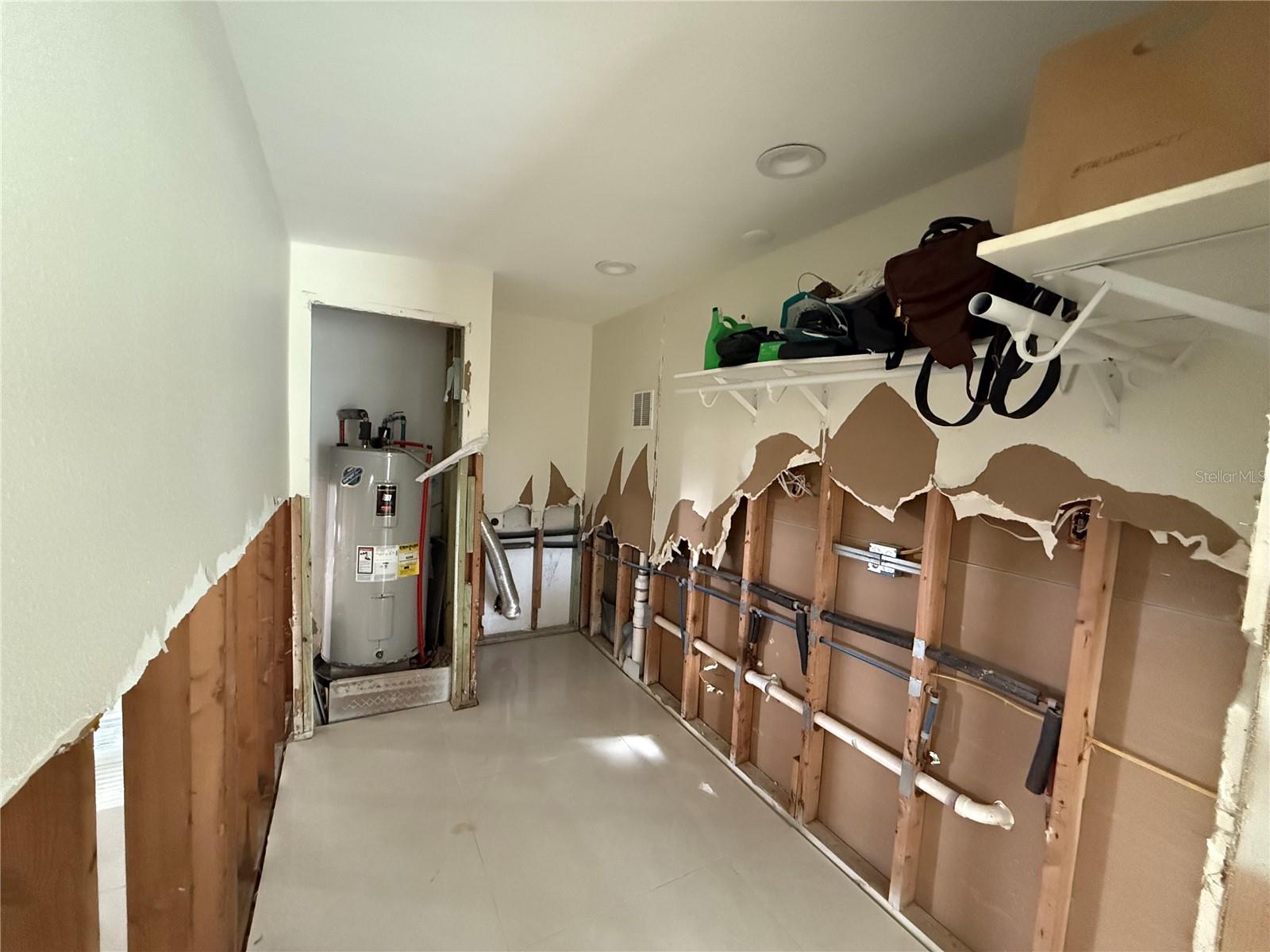 16. Primary Walk-In Closet with Laundry Hookup