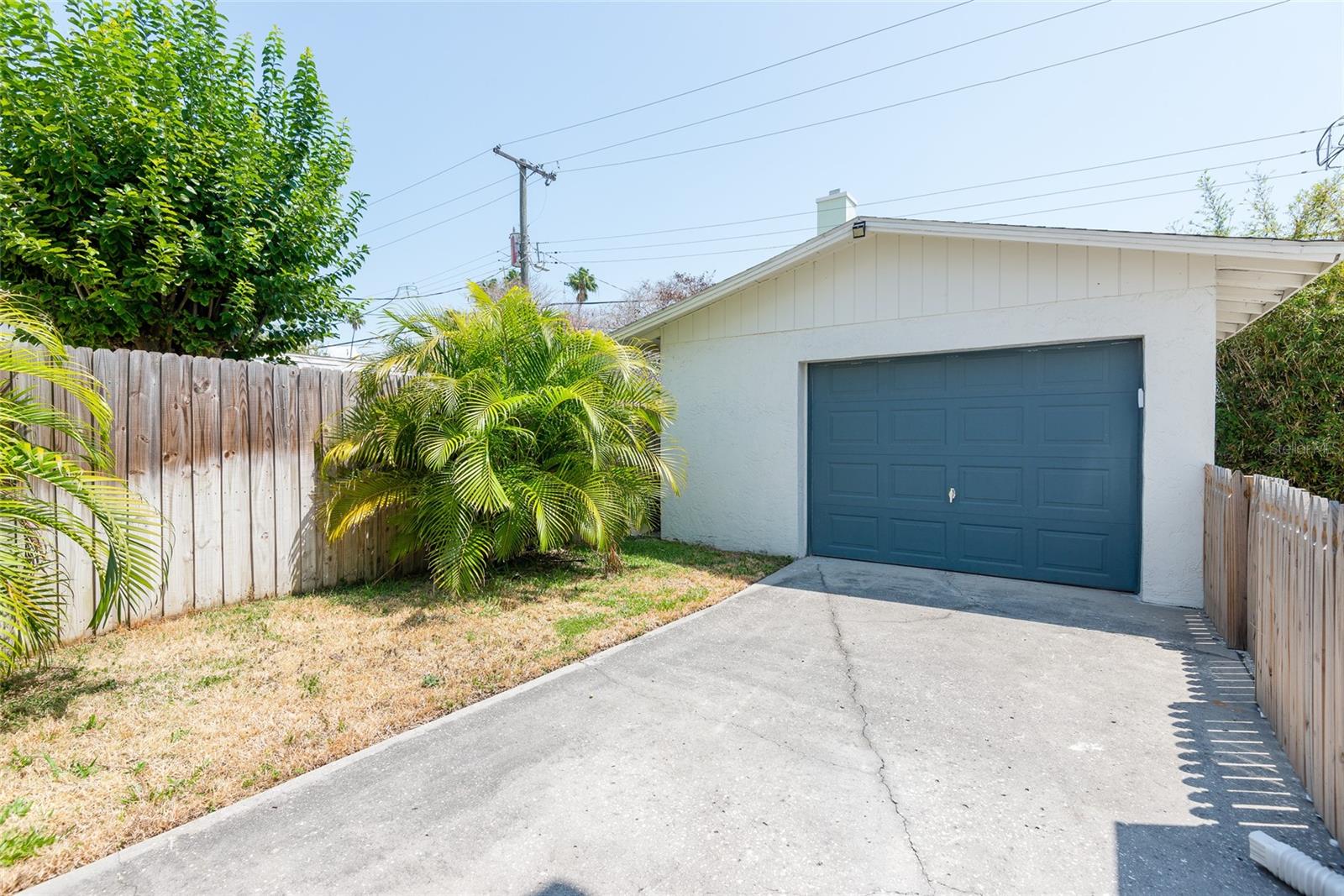 detached oversized garage