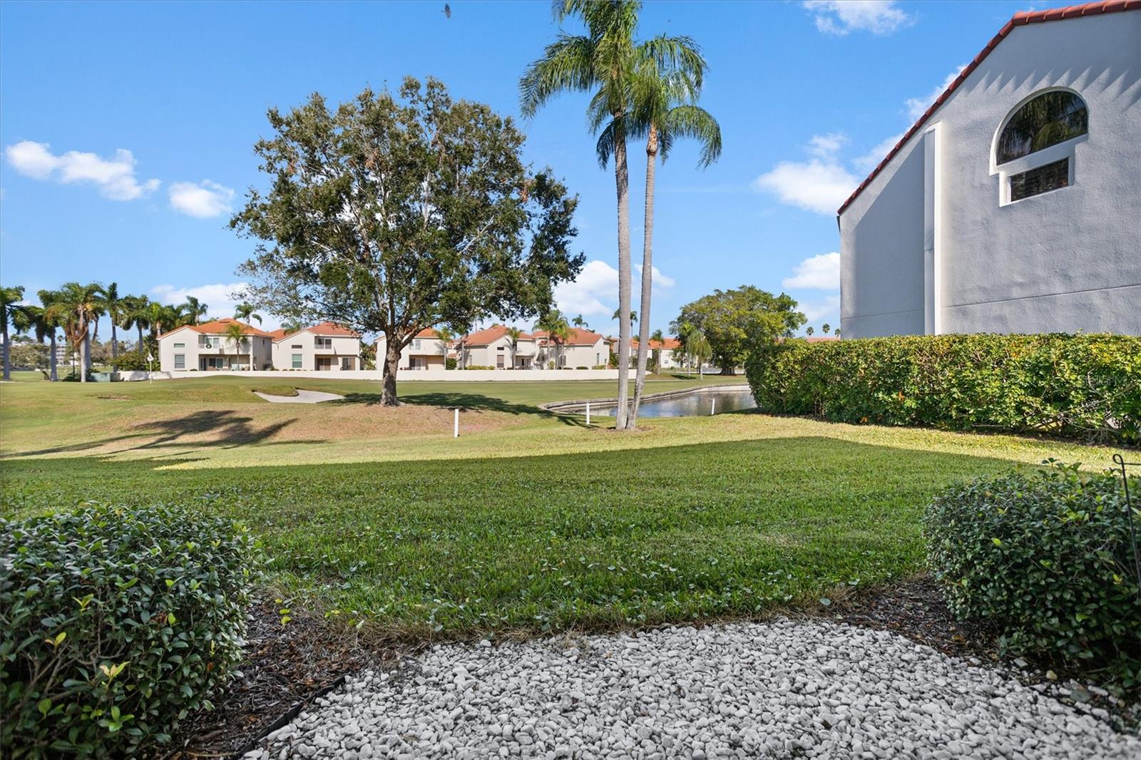 Golfcourse outside unit