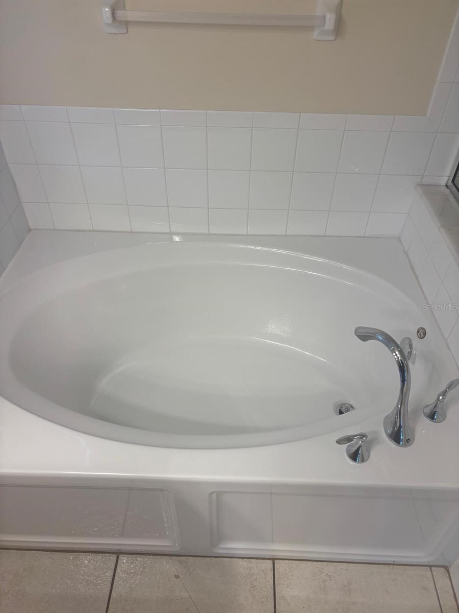 TB8382700