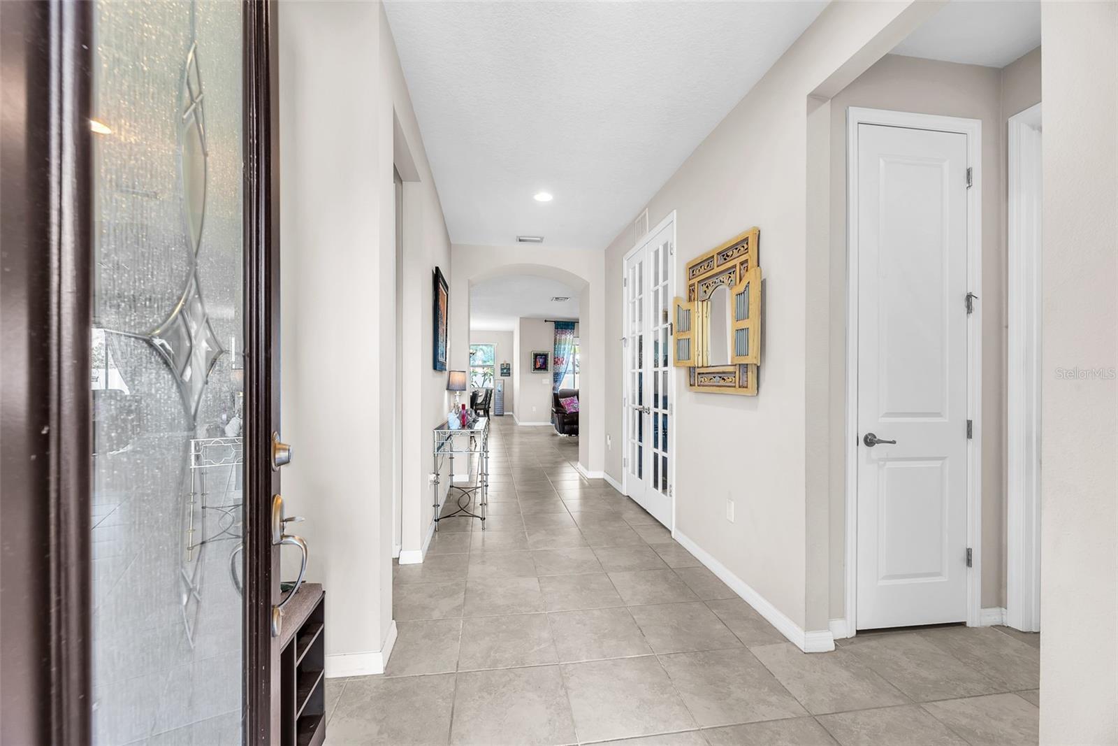 Beautiful wide entry