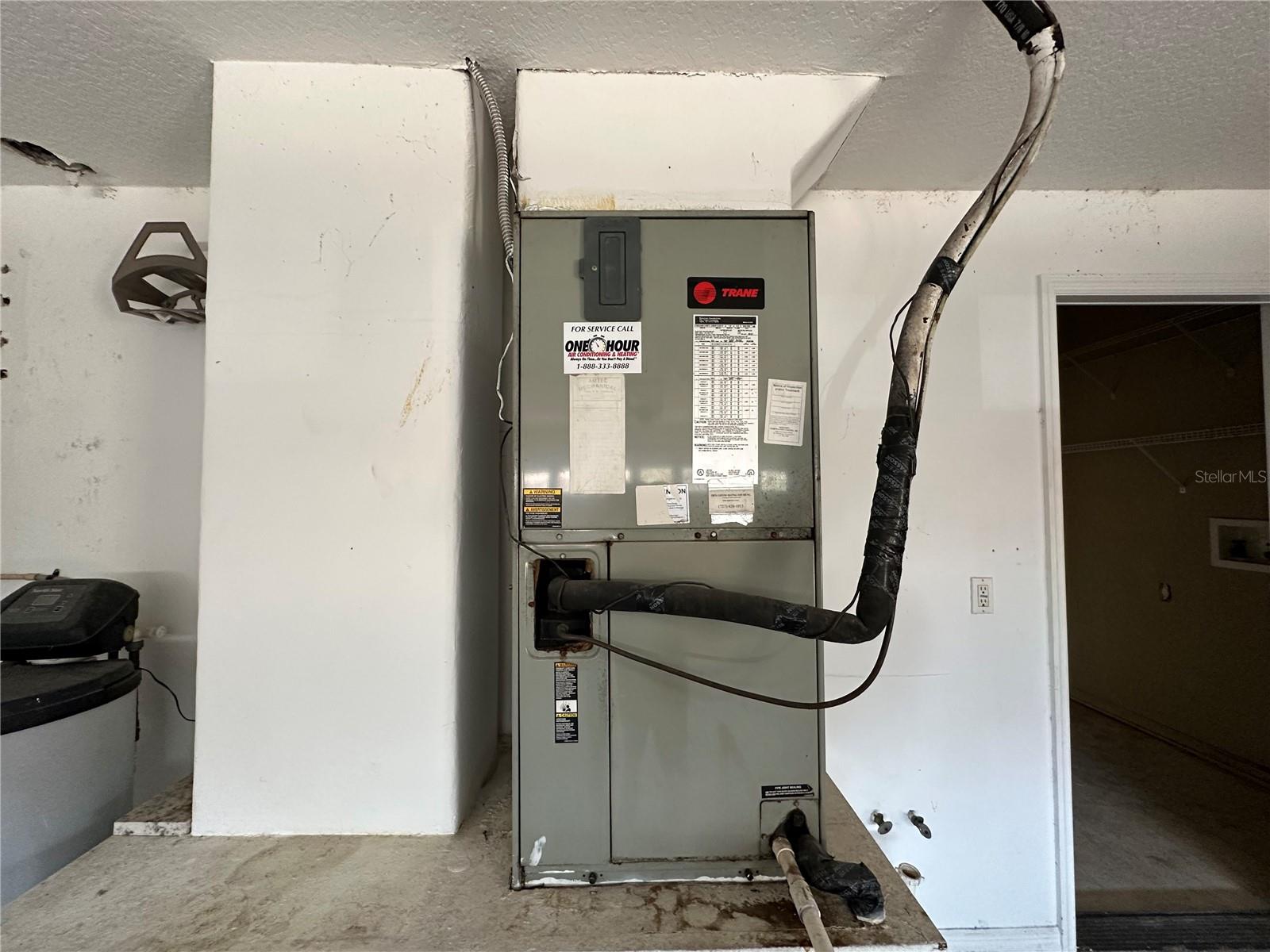 TB8382715