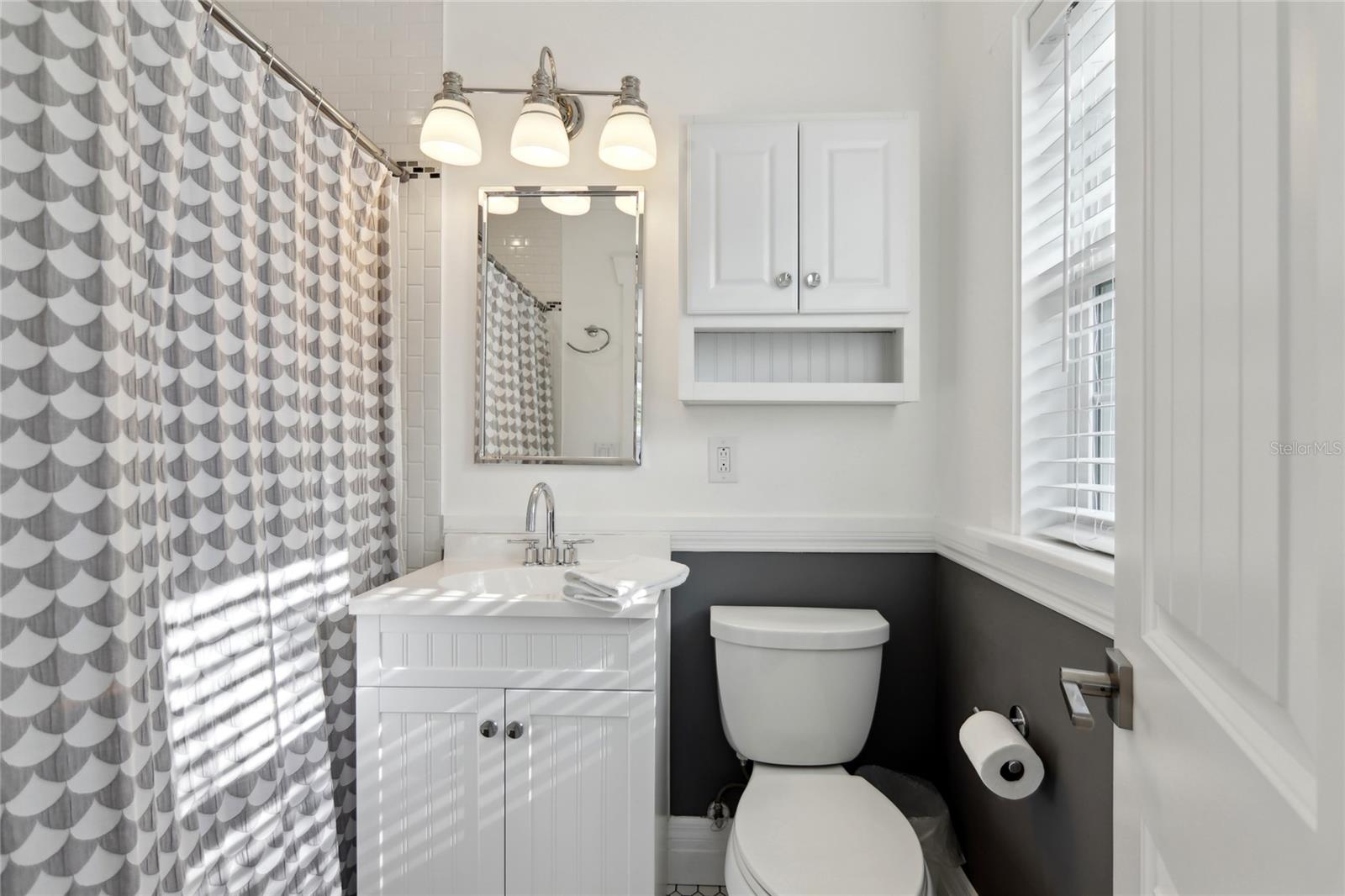 Two of the upstairs en-suite bathrooms feature bathtubs.