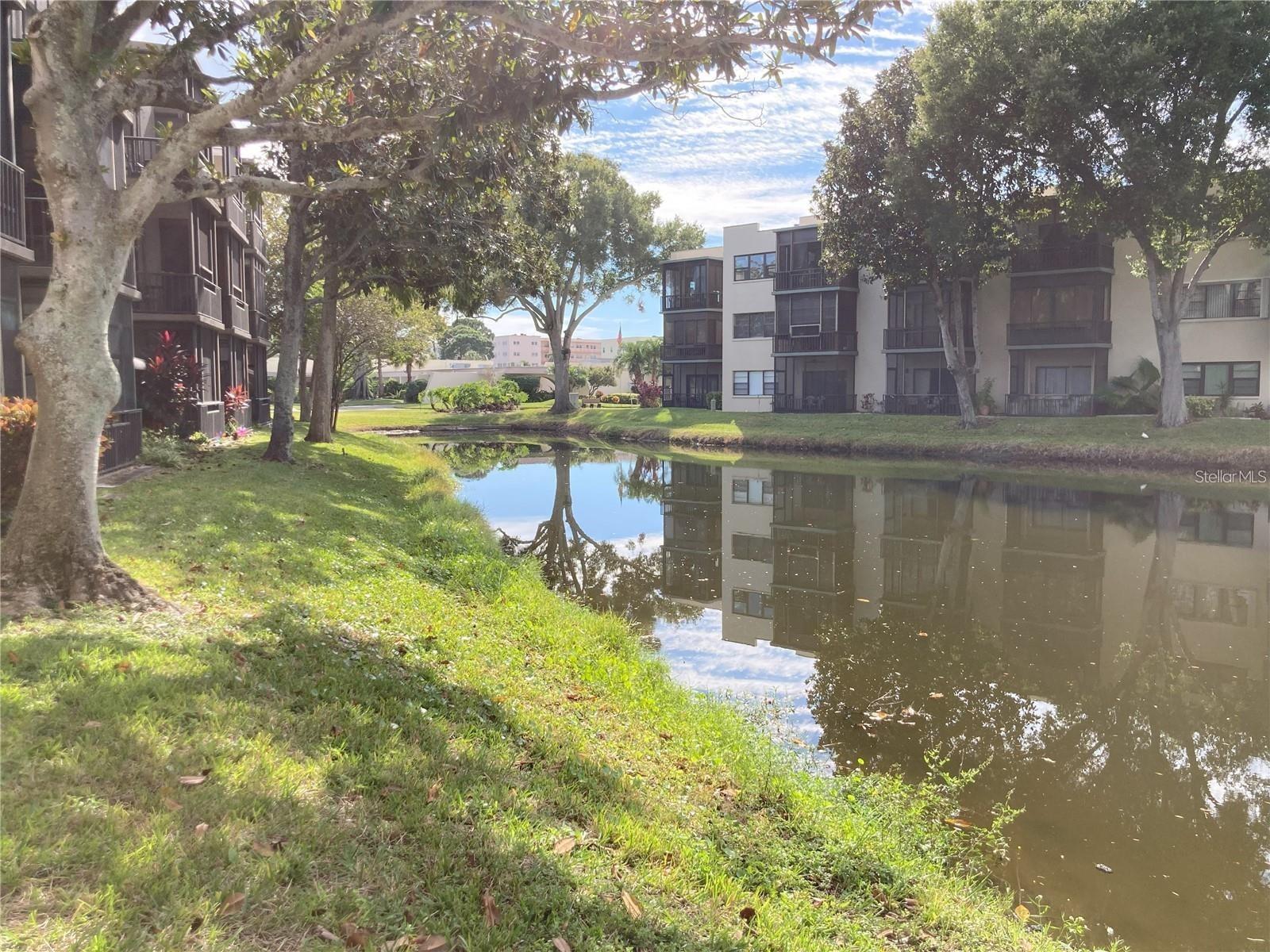 Tranquil 2 bedroom on hte pond.