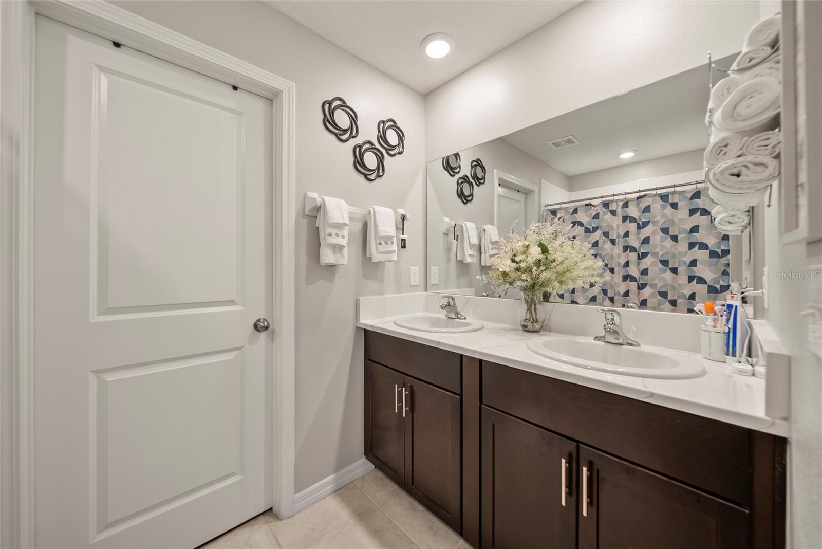 Ensuite with shower