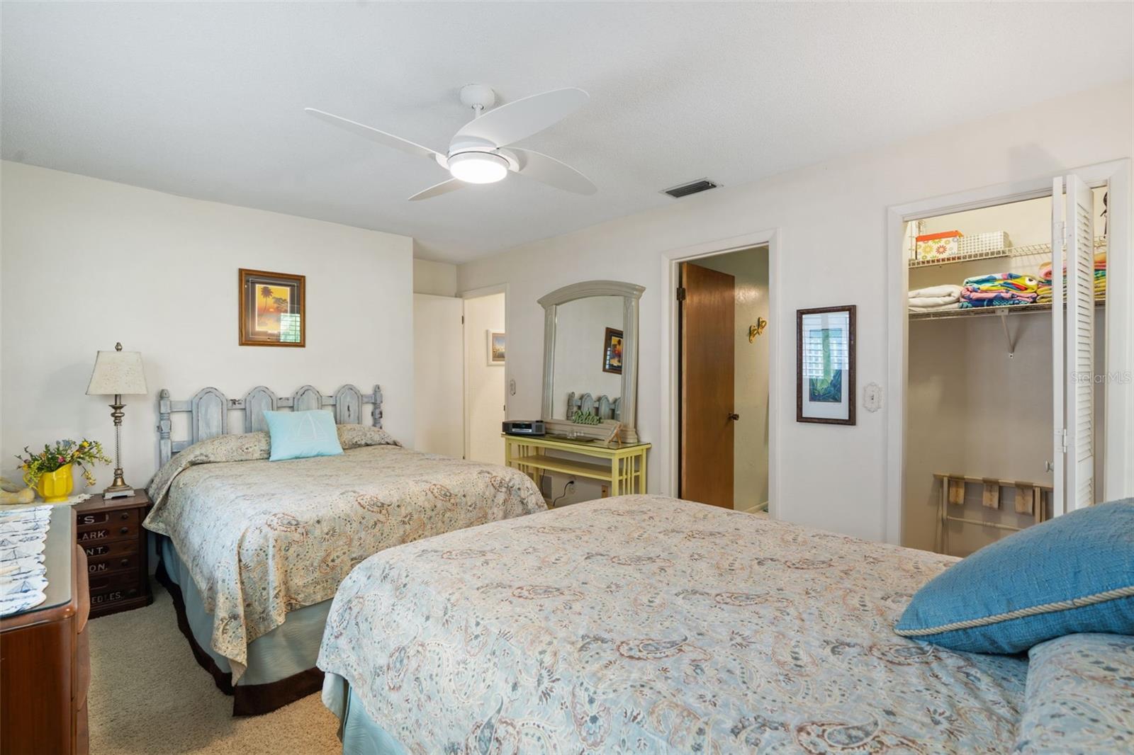 Guest Suite (w/en-suite bathroom)