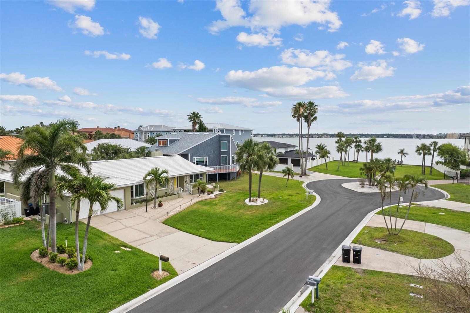 16th Street cul-de-sac (water View)