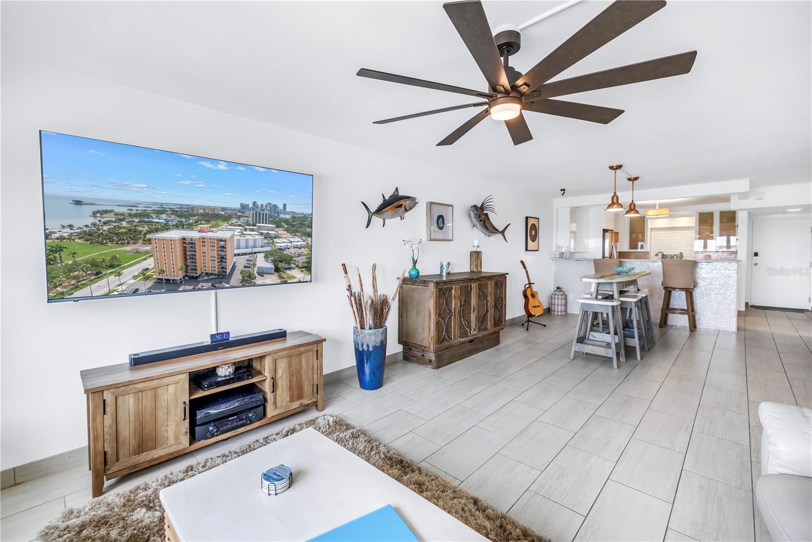 Large ceiling fan in the living room.