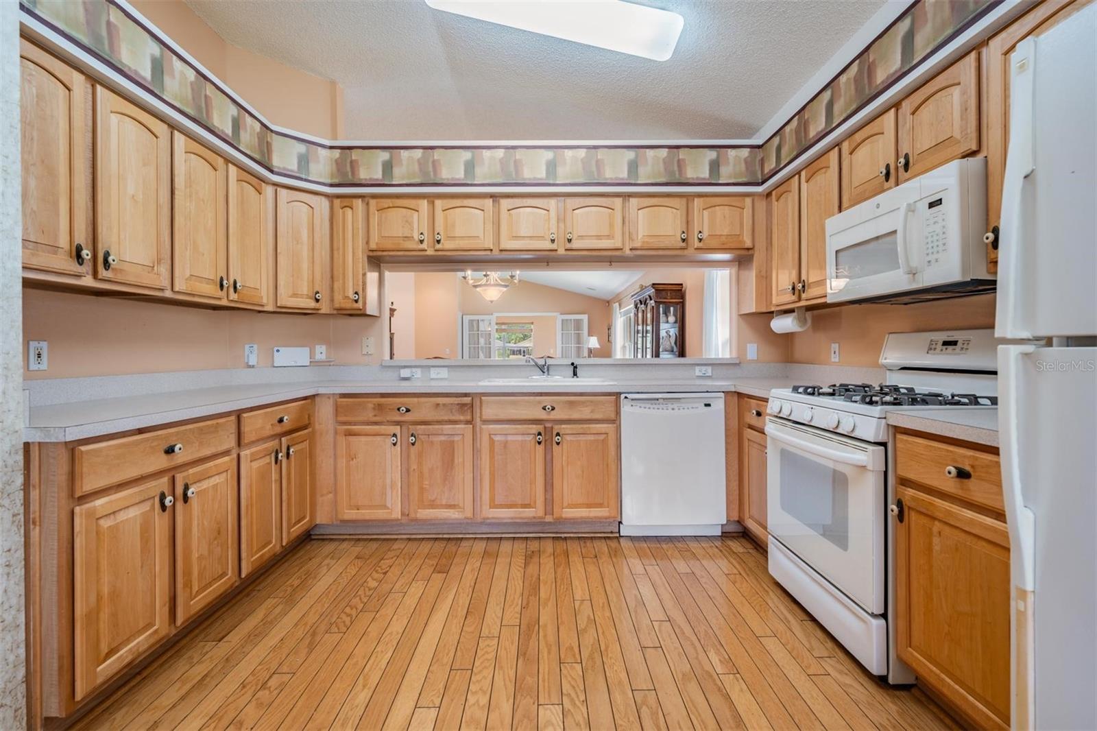 Kitchen with plenty of storage