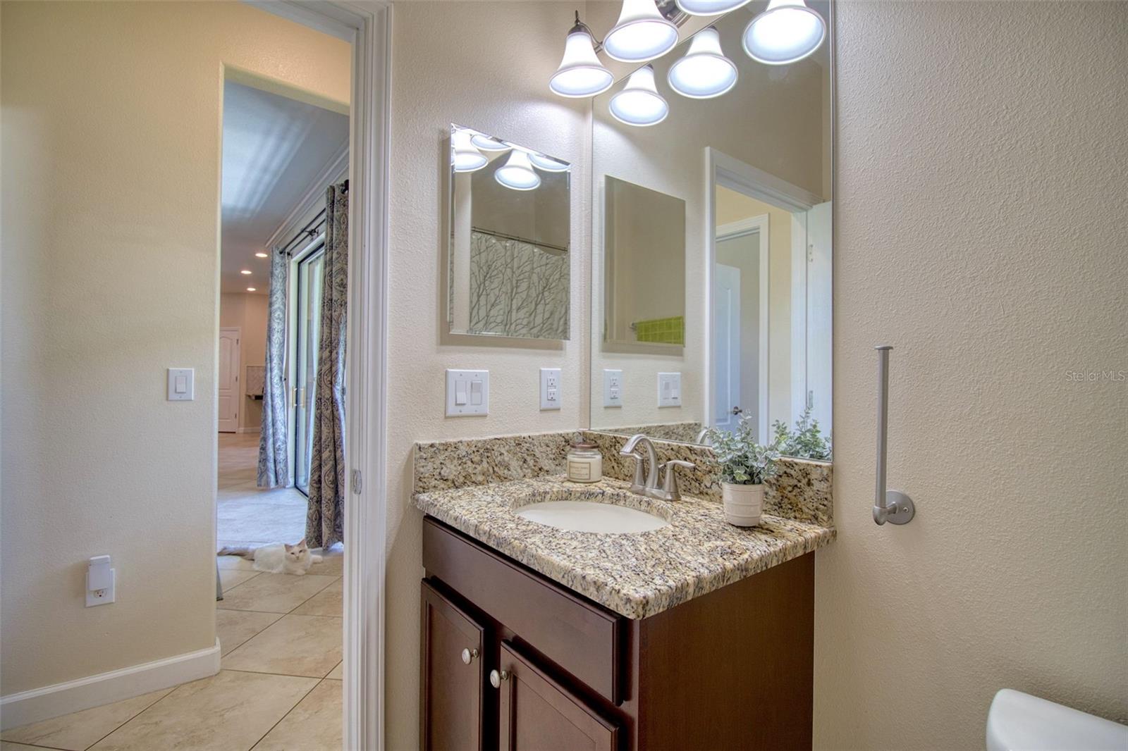 Full bathroom - 1st floor