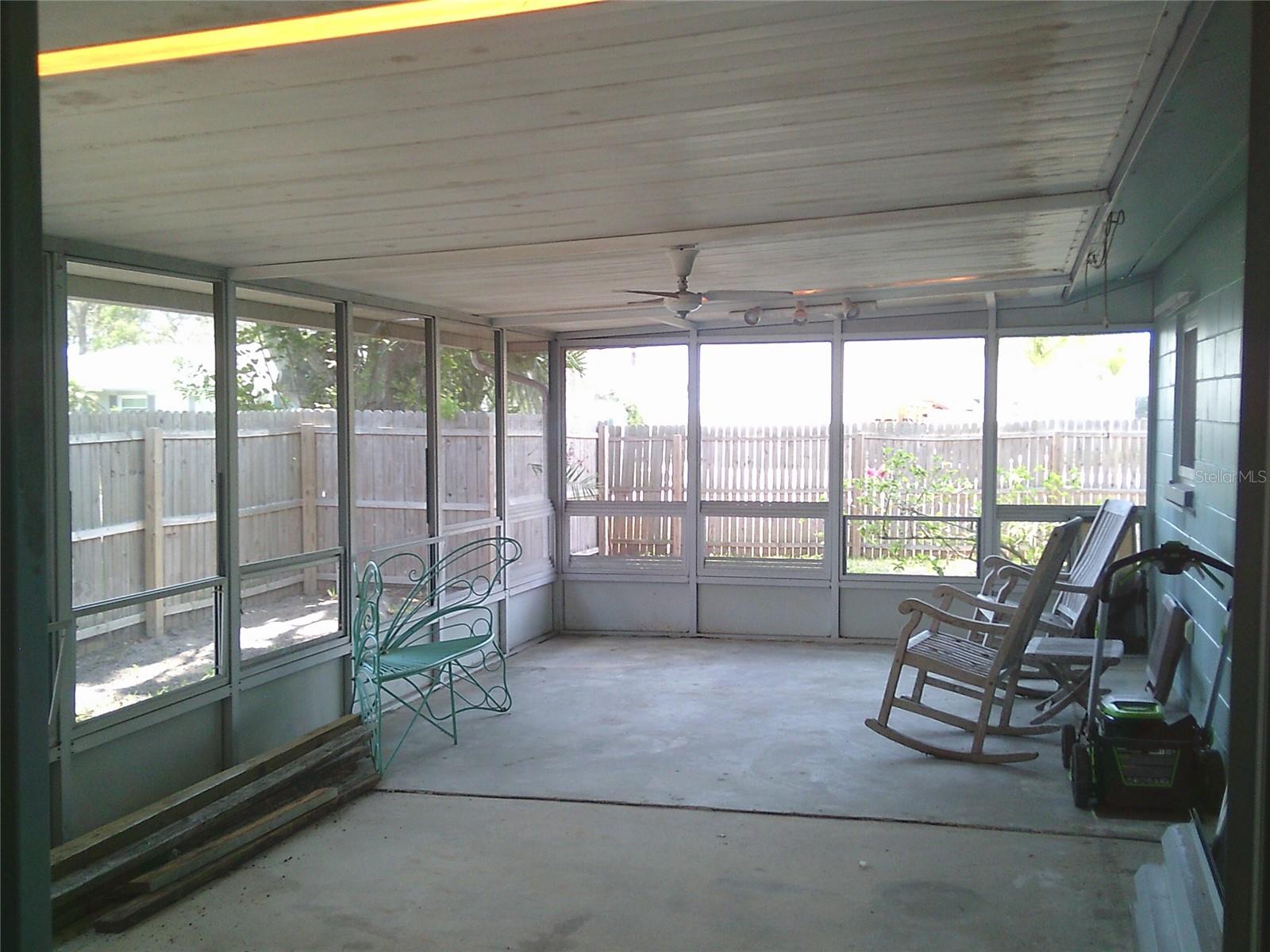 Wonderfully large covered screen patio