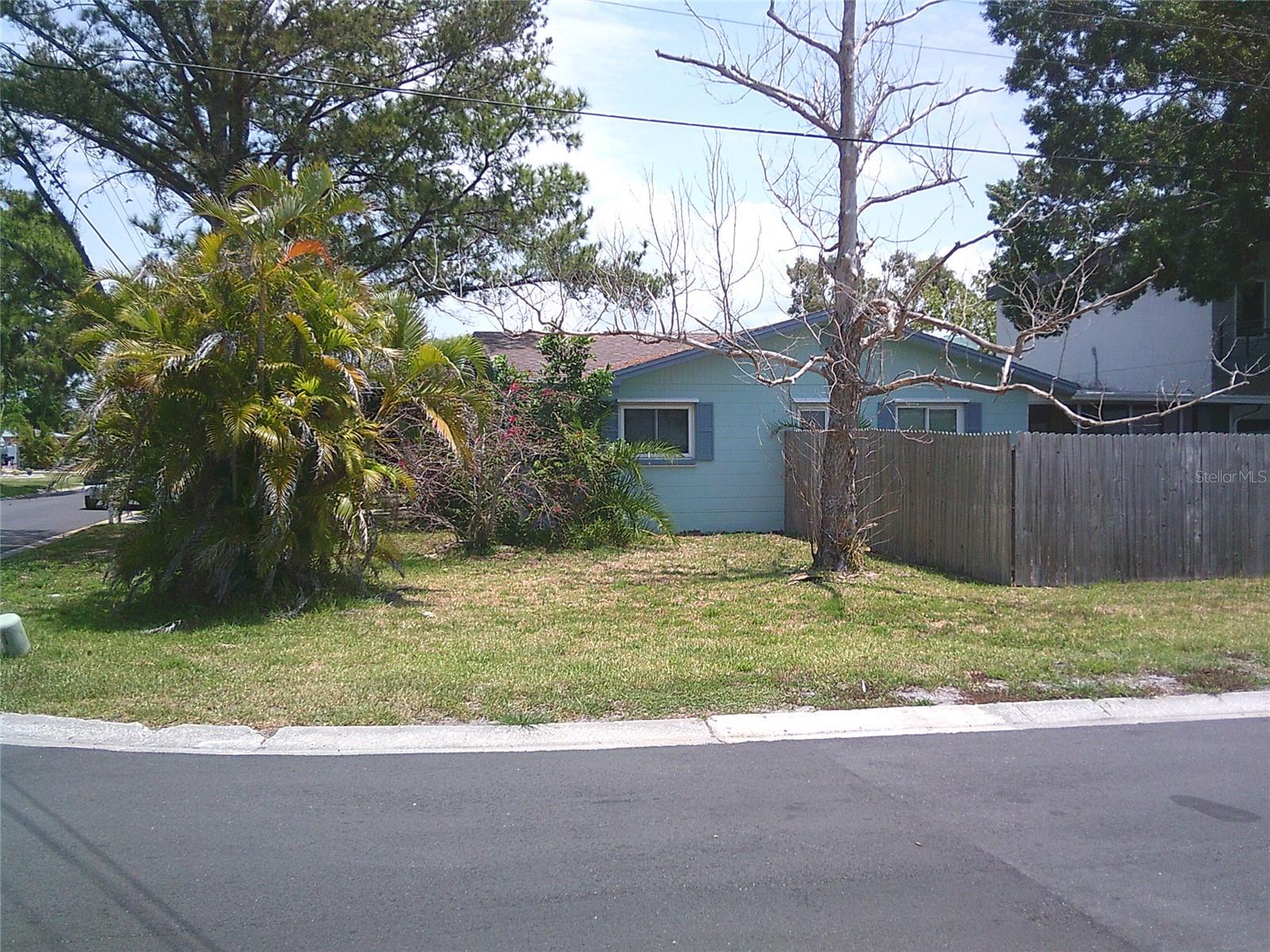 Great corner lot in Baywood Village