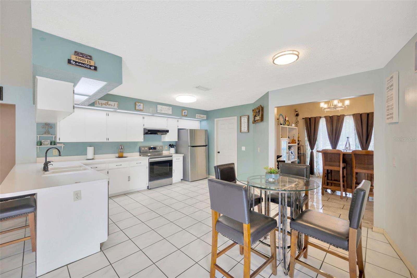 Dinette/Kitchen