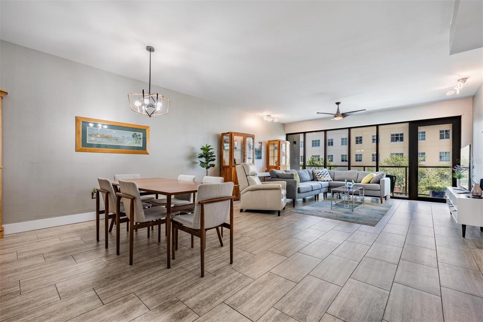 Combo dining/living