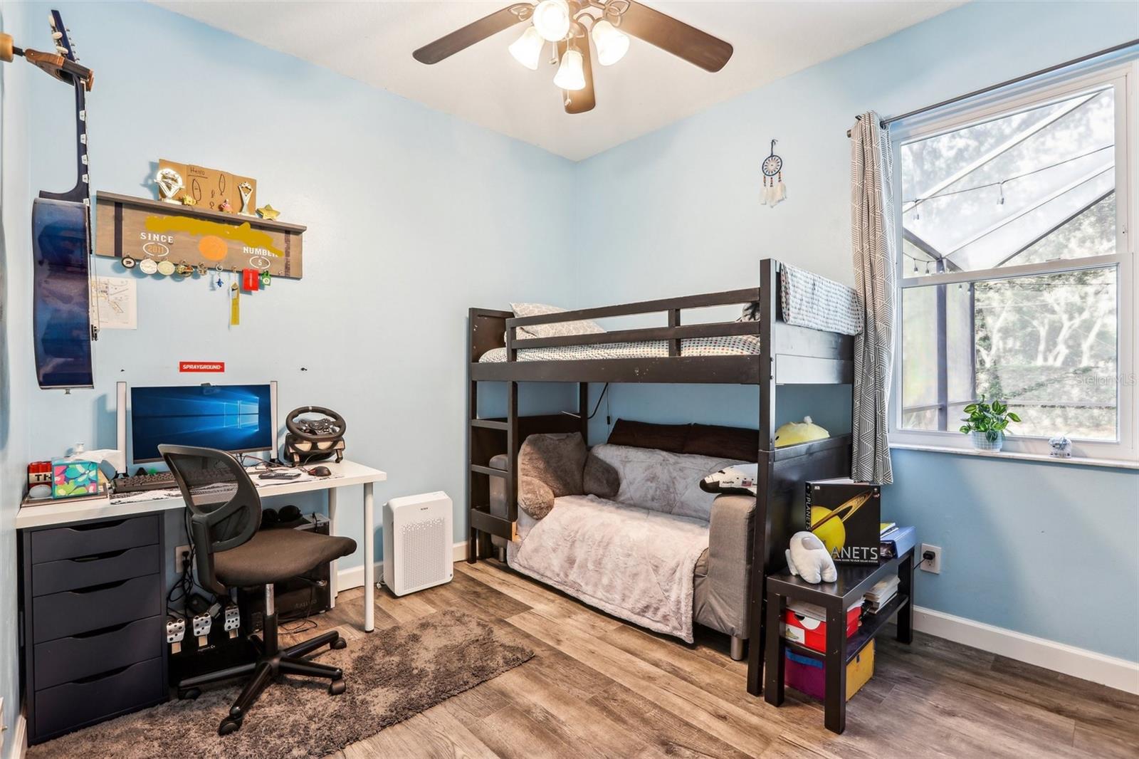 Spacious Guest bedroom w/room for desk