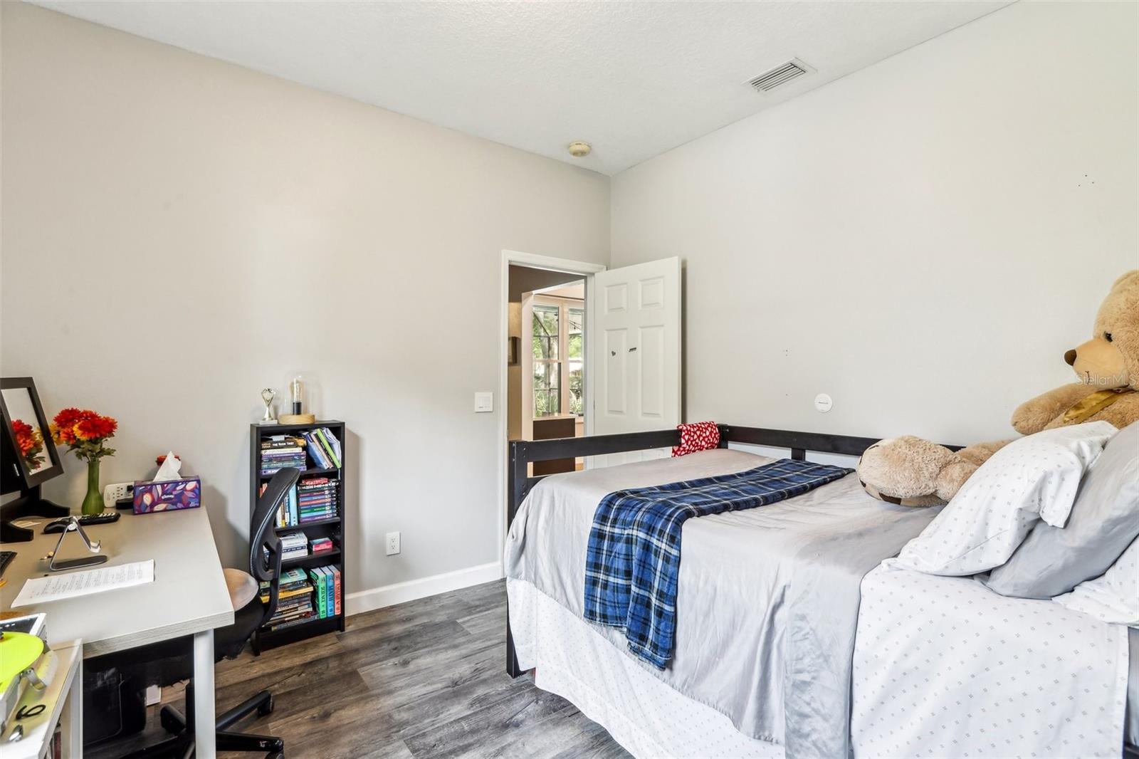 Additional Guest bedroom
