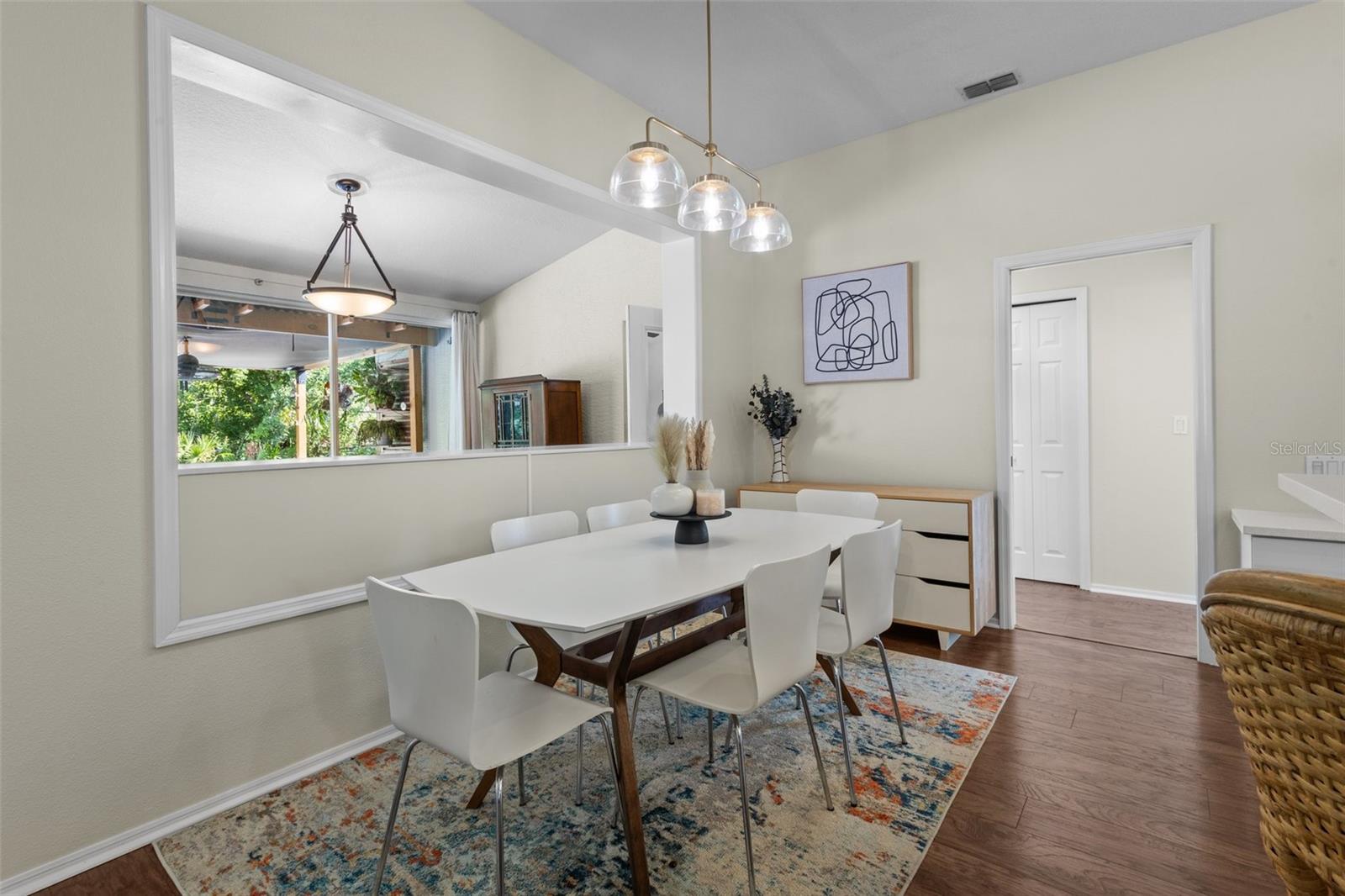 Eat-in kitchen