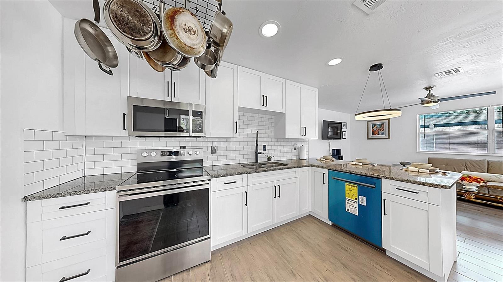Kitchen, range, dishwashwer