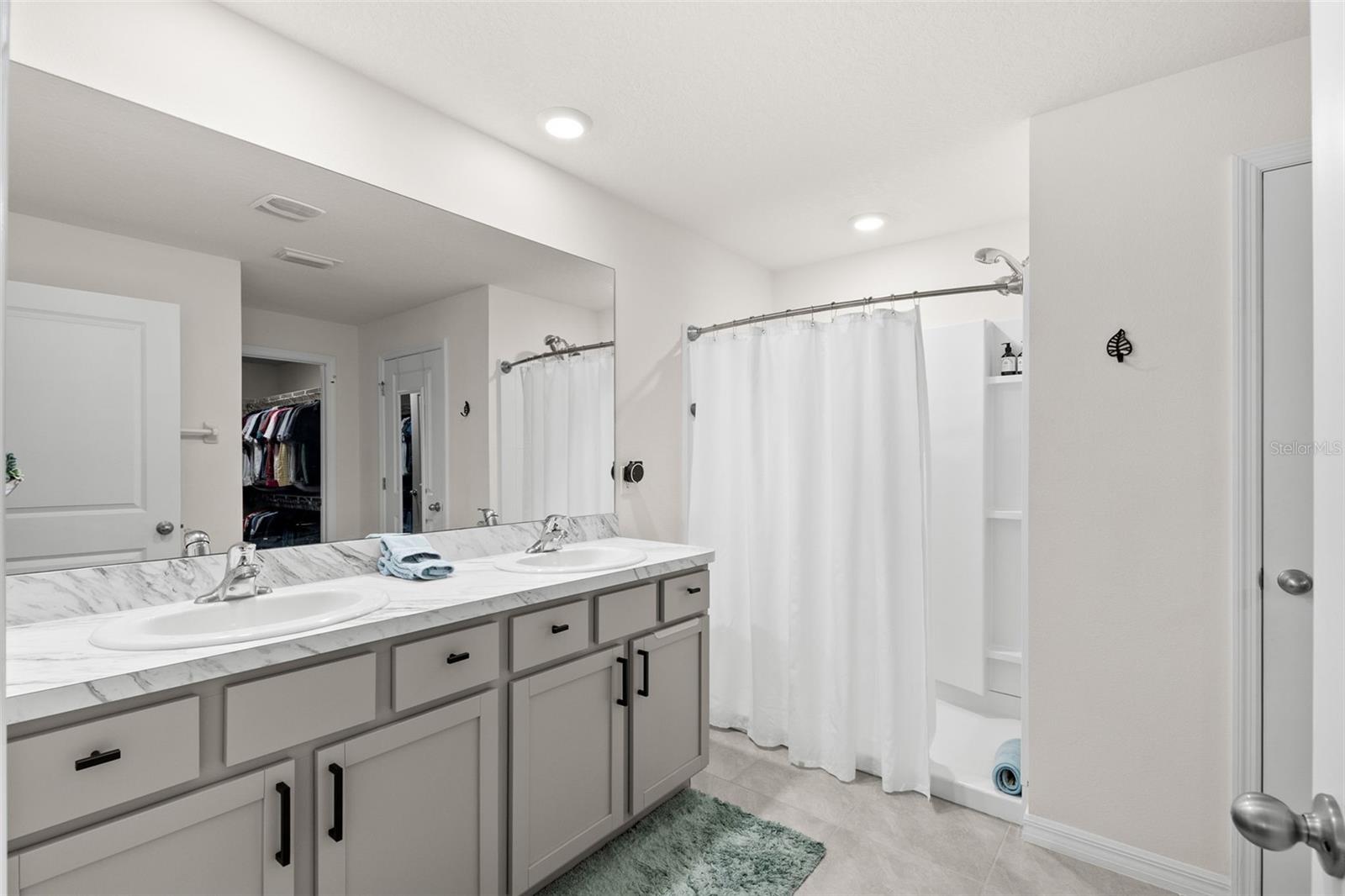 Maste bathroom dual sinks walk in shower and large lining closet