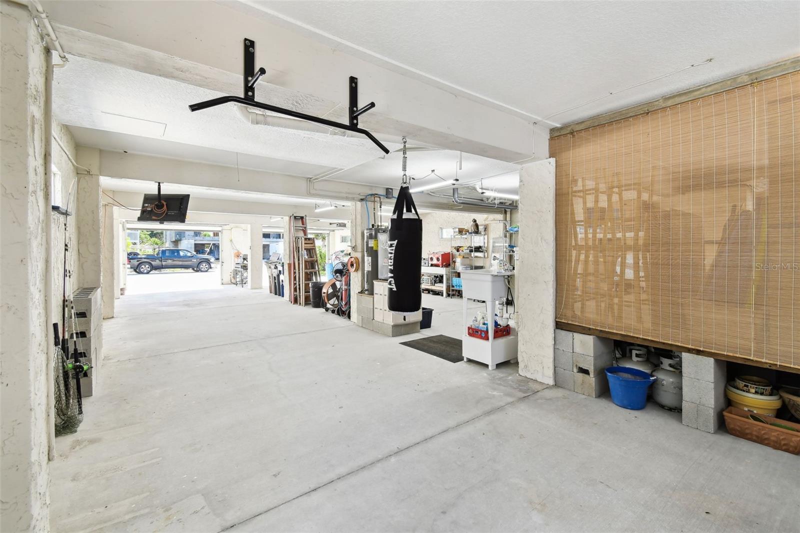 4+ Car Garage