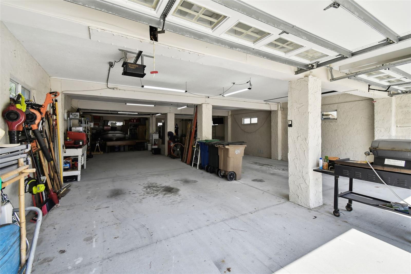 4+ Car Garage