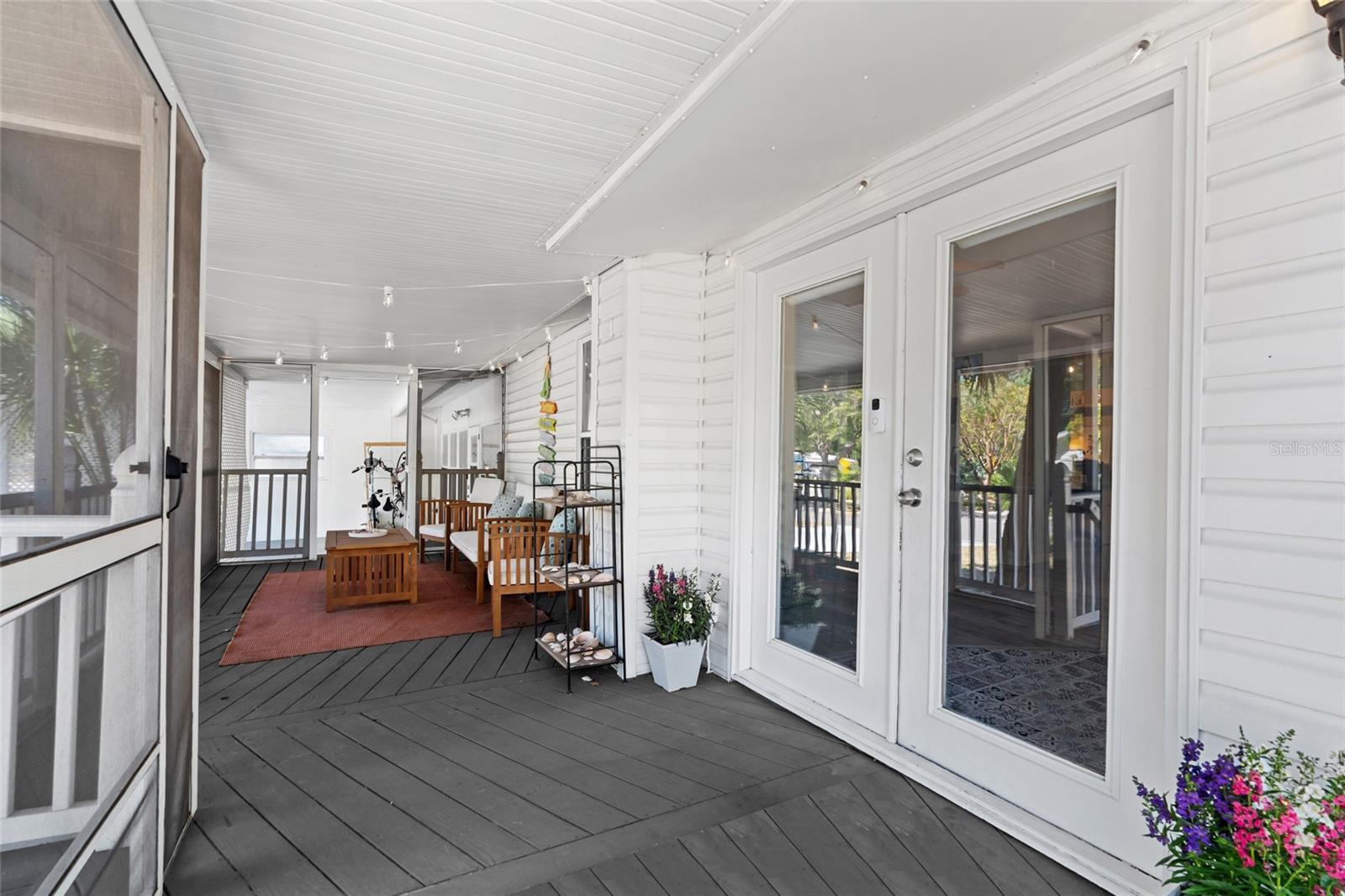 lanai, French doors lead to dining/kitchen
