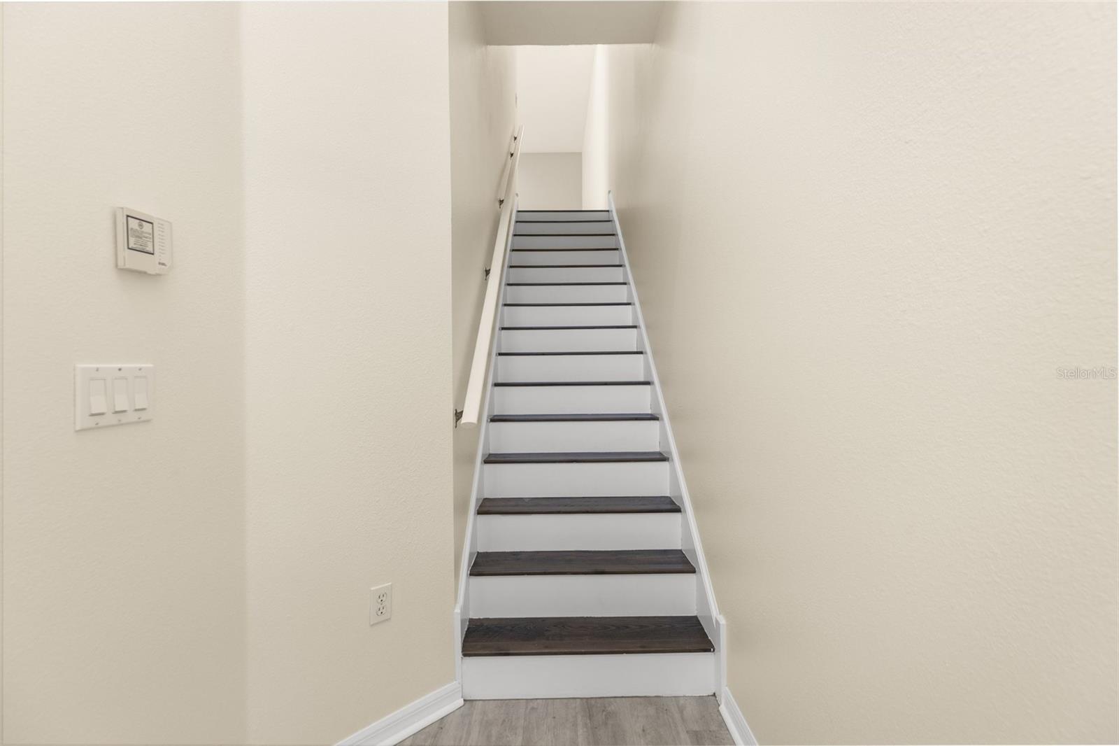 Entry to 2nd Floor