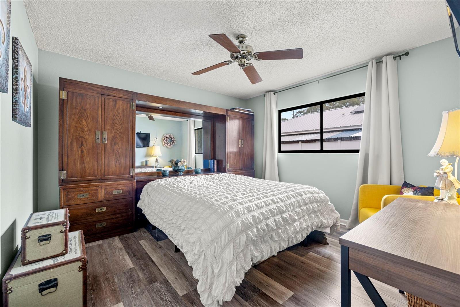 Very roomy third bedroom! Your guests won't want to leave!
