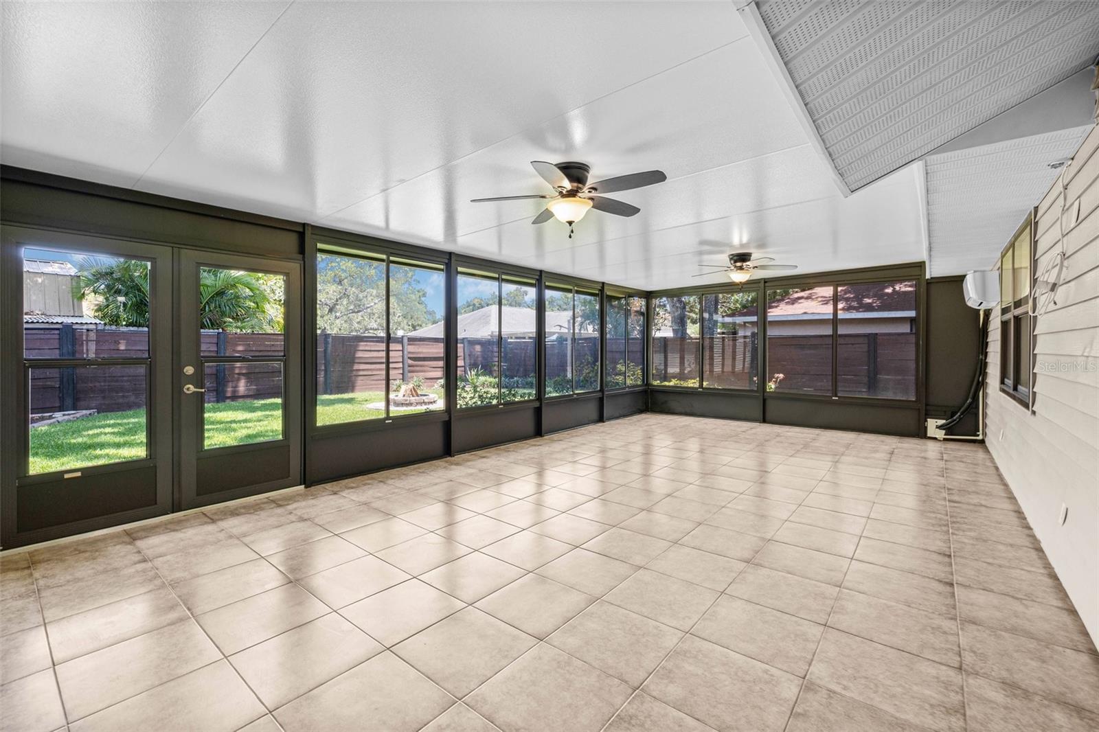 AC 480 Sq Ft enclosed porch not included in the sq ft